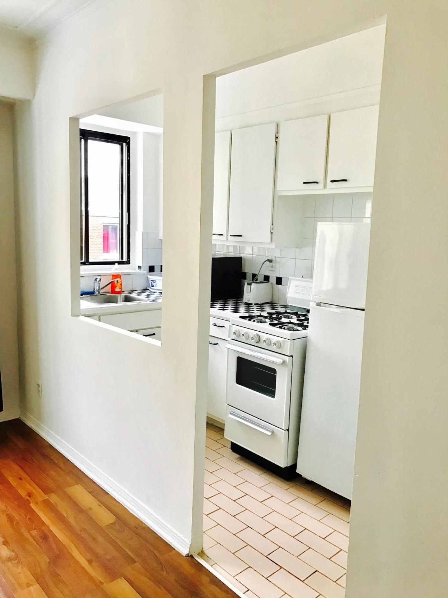 Stylish Apartment: Comfortable In The Golden Square Mile * Montreal