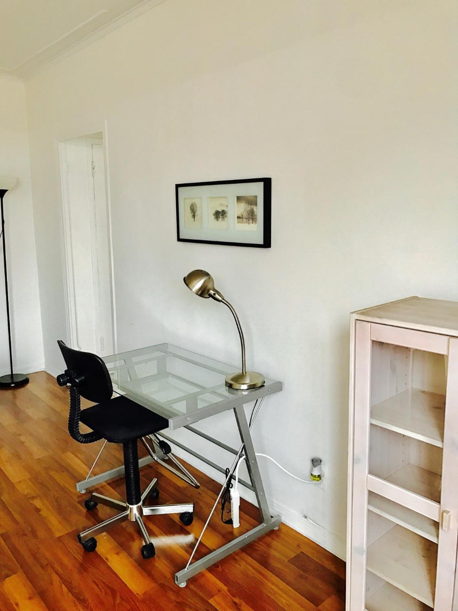 Stylish Apartment: Comfortable In The Golden Square Mile