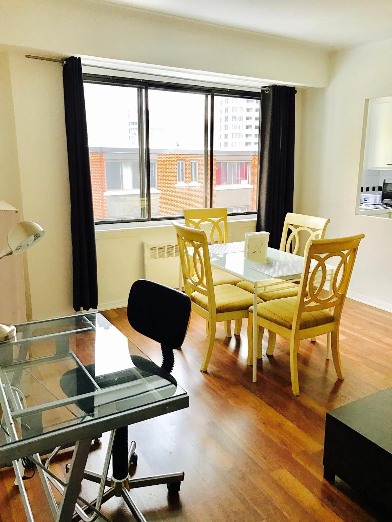 Apartment Stylish Apartment: Comfortable In The Golden Square Mile Montreal