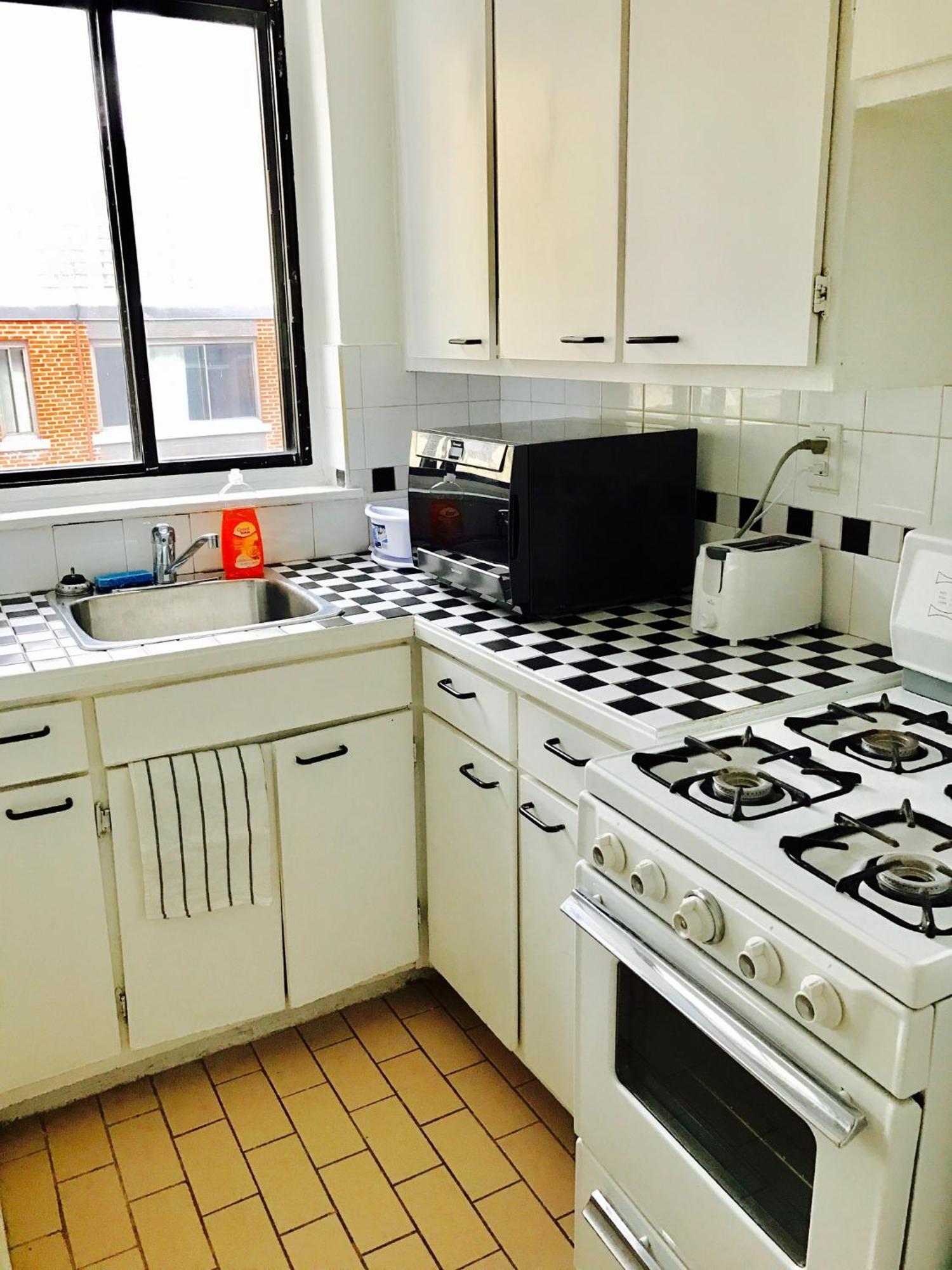 Stylish Apartment: Comfortable In The Golden Square Mile * Montreal