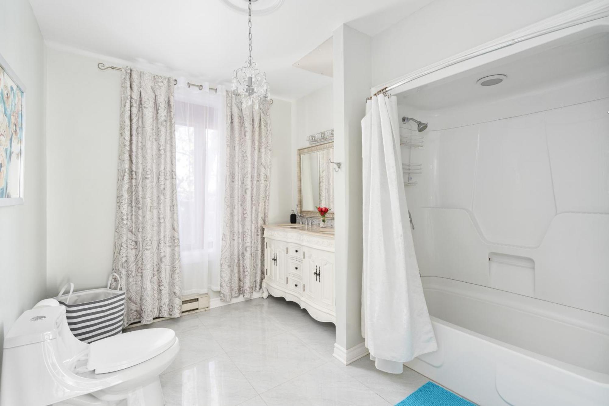 Centennial 6-bedroom Waterfront Palace Sleeps 14 Villa