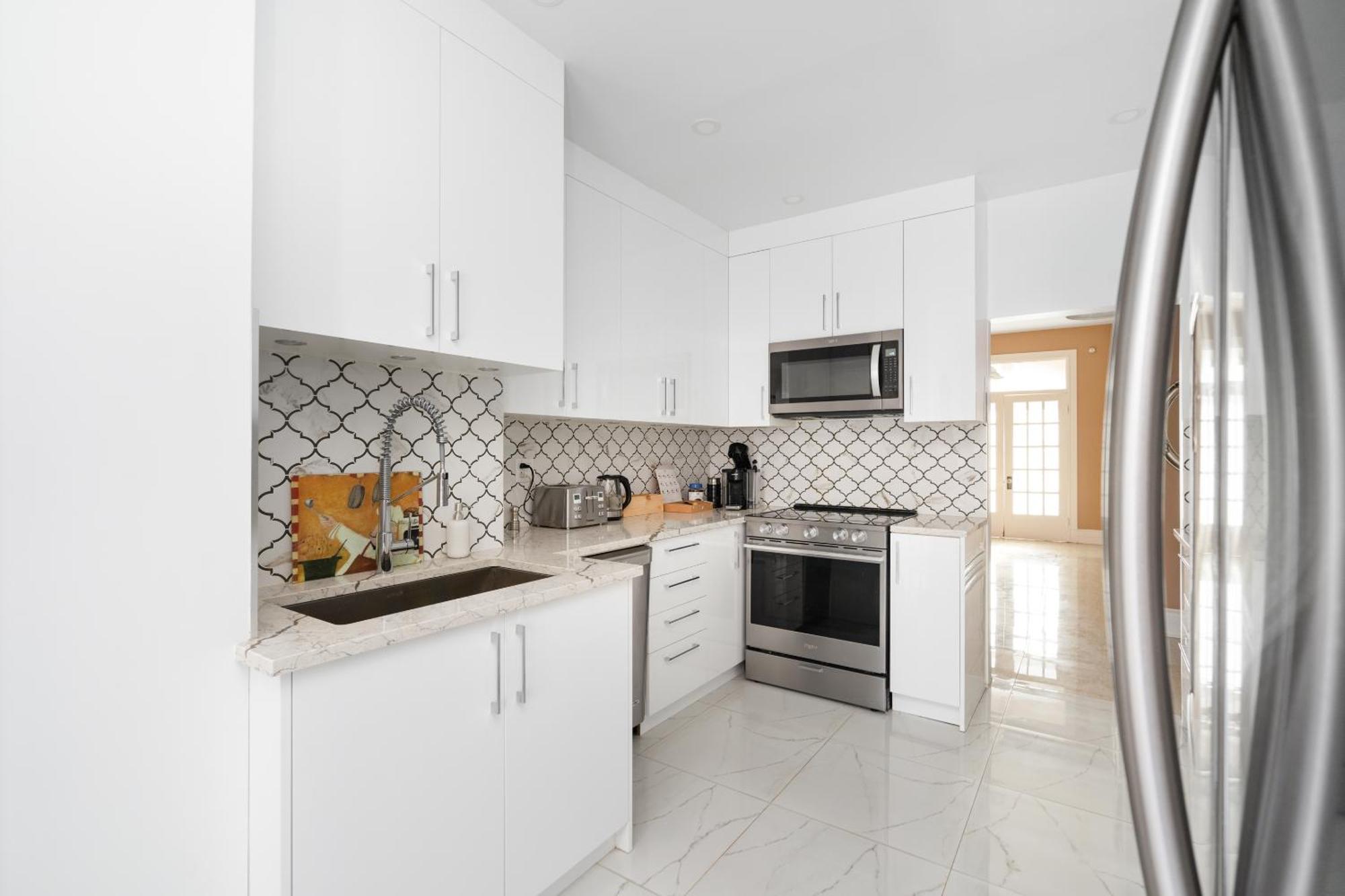 Centennial 6-bedroom Waterfront Palace Sleeps 14 Villa Montreal