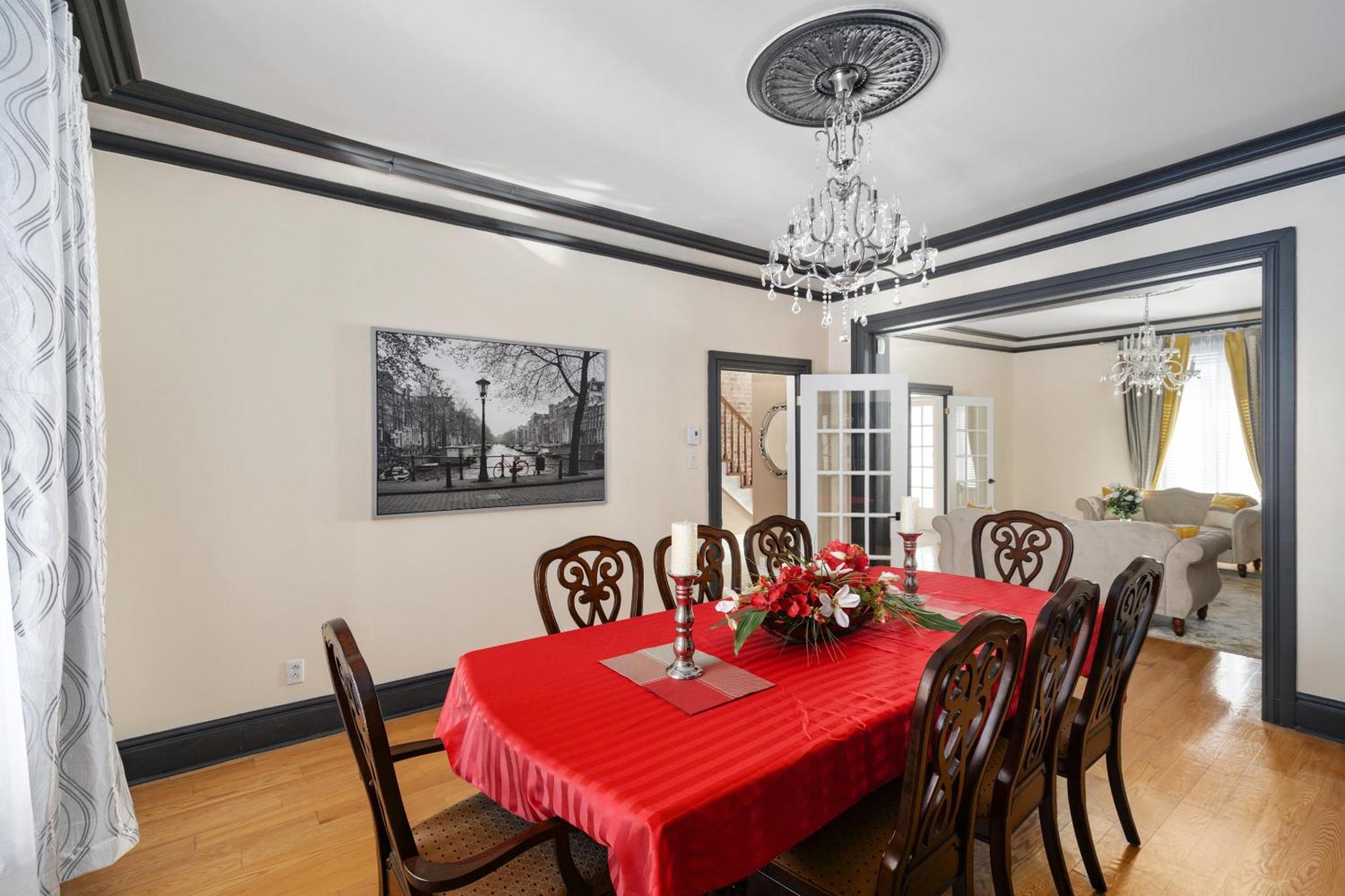 Centennial 6-bedroom Waterfront Palace Sleeps 14 * Montreal