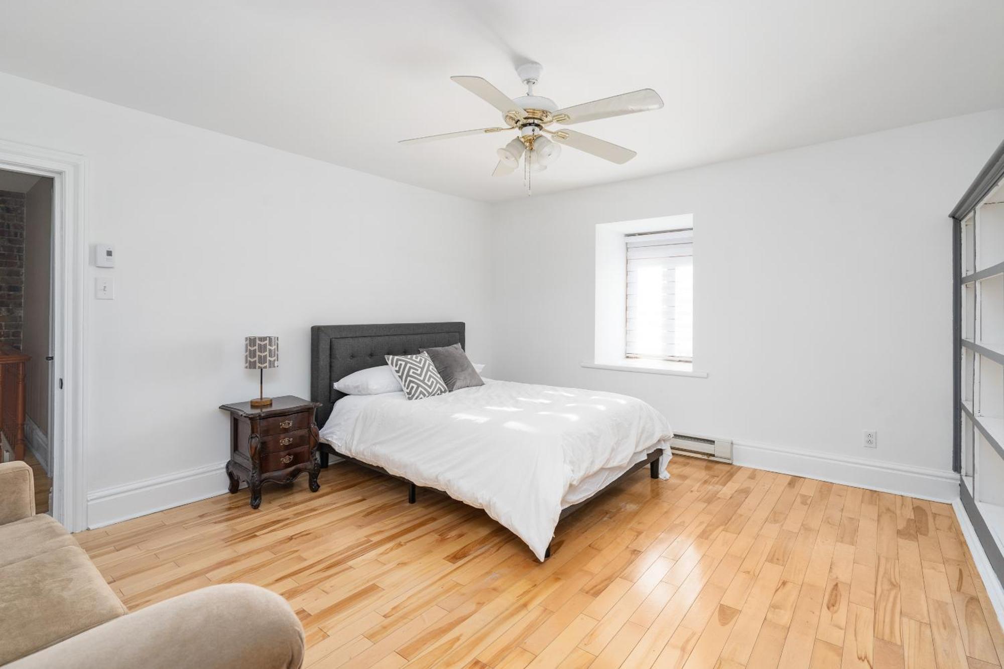 Centennial 6-bedroom Waterfront Palace Sleeps 14