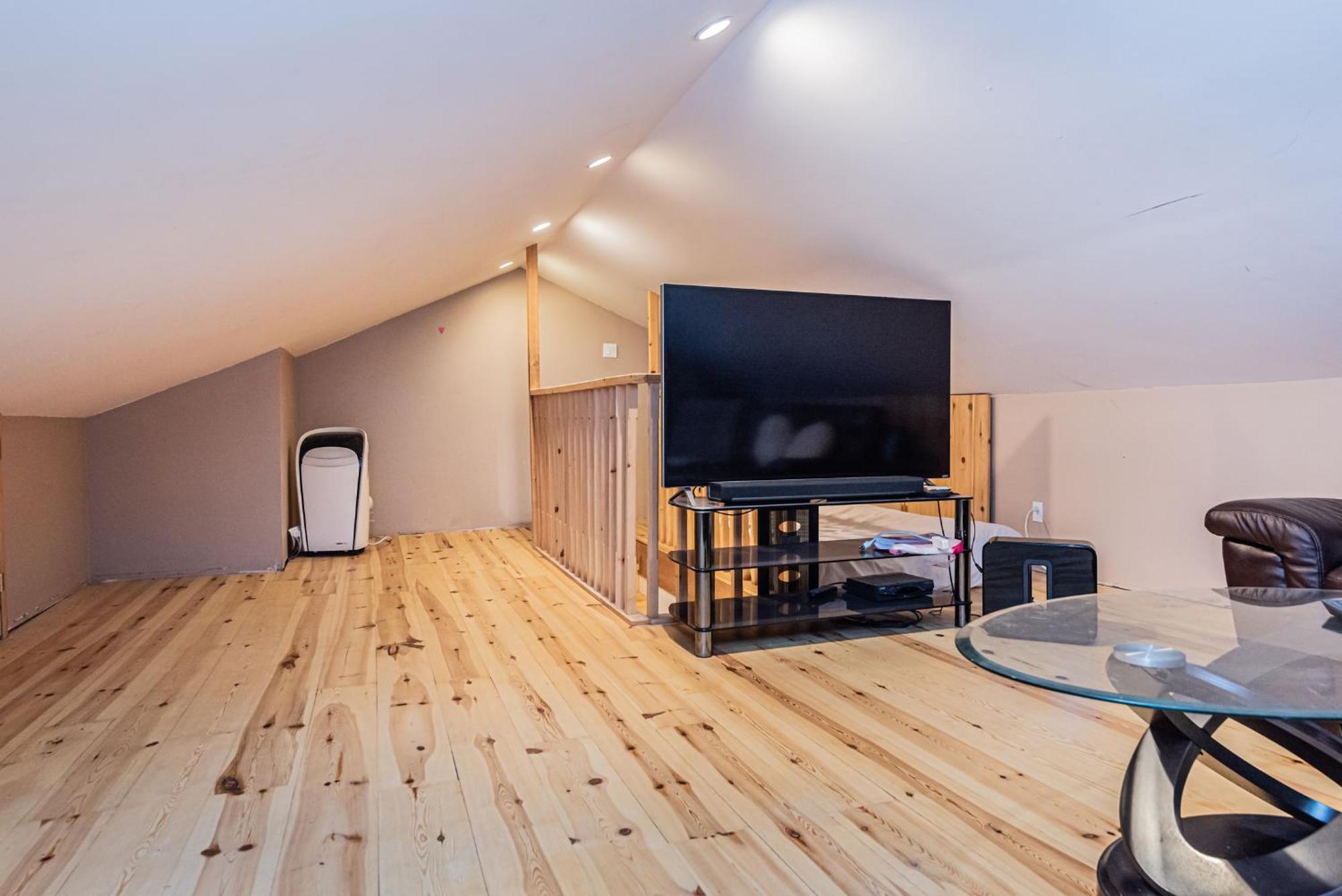 Centennial 6-bedroom Waterfront Palace Sleeps 14 Villa Montreal