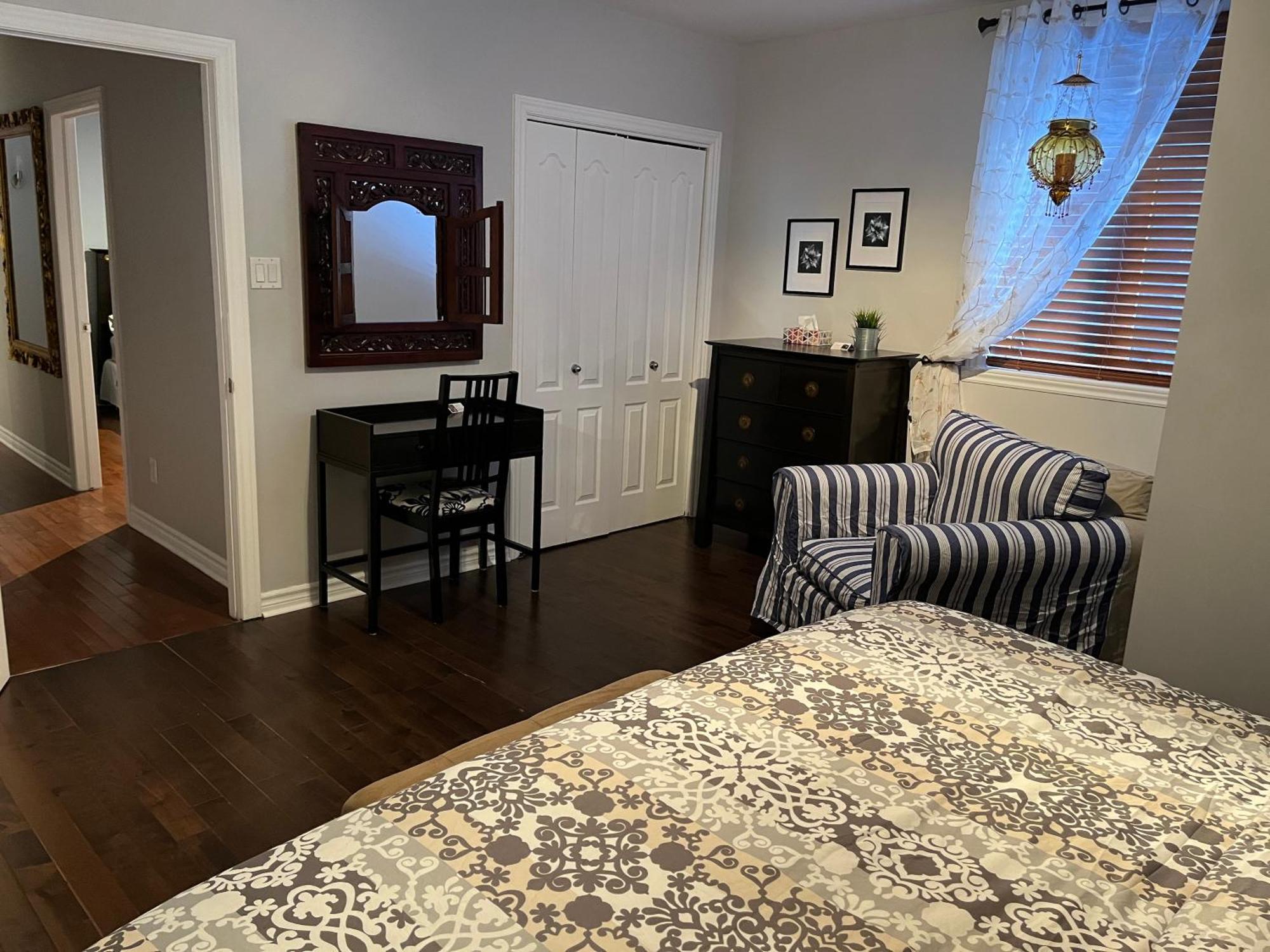 Aparthotelmontreal By Les Terrasses Saint Urbain 2225i2 4*