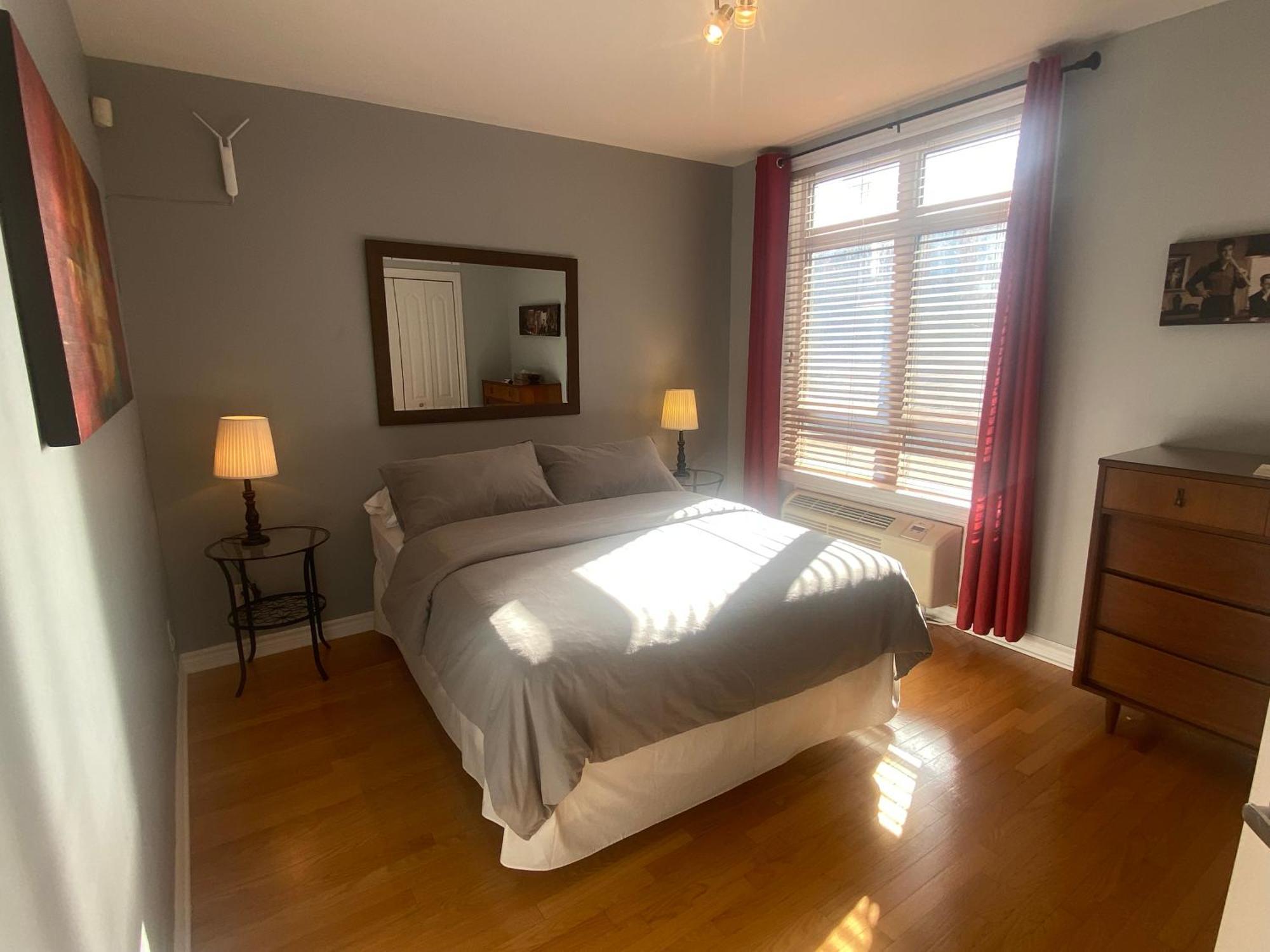 Aparthotelmontreal By Les Terrasses Saint Urbain 2225i2 4* Montreal