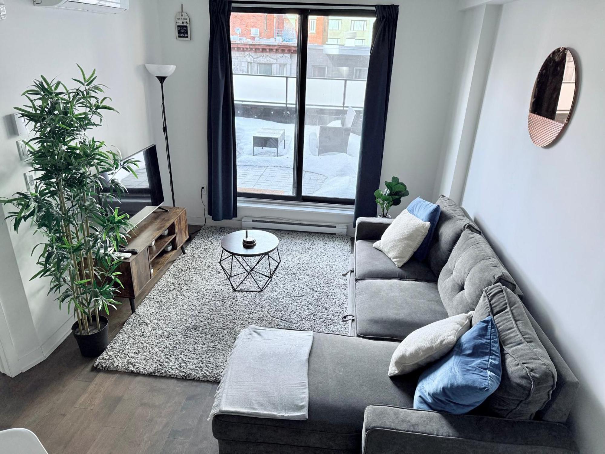 In The Heart Of Downtown Apartment