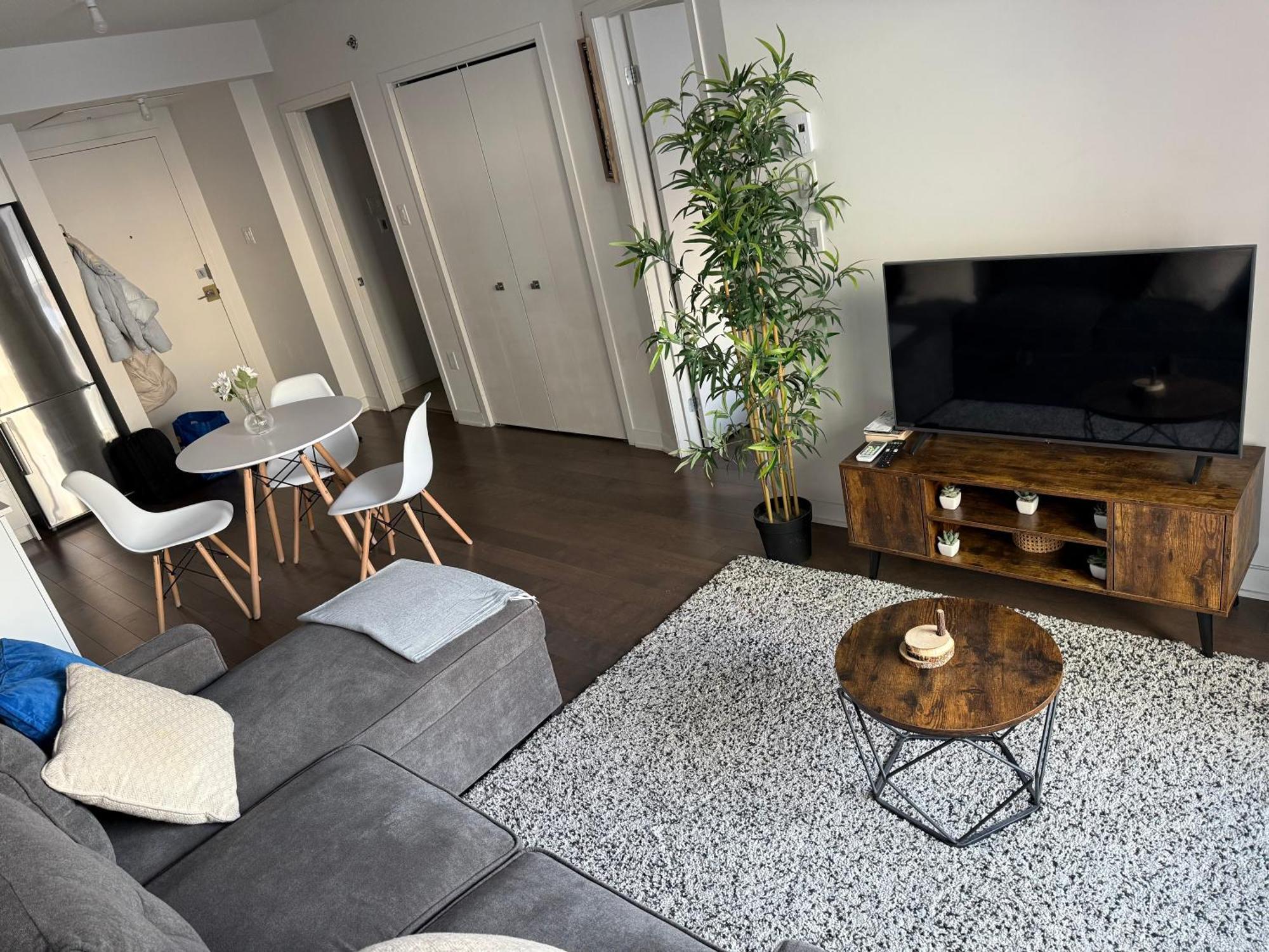 Apartment In The Heart Of Downtown *