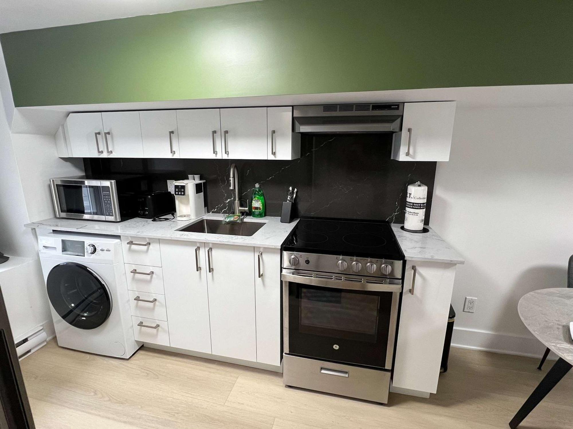 Apartment Modern Plateau Mont-royal Walk Score 99 Montreal