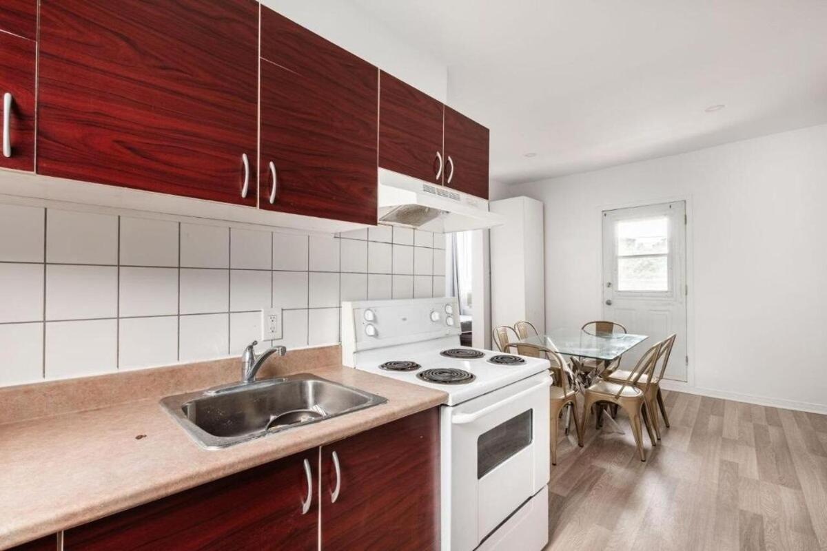 C 07 - With 2 Bedrooms And 3 Beds Apartment Montreal
