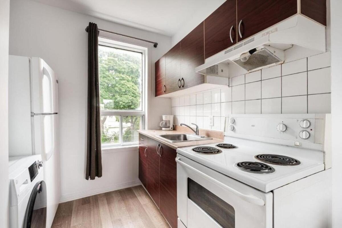 Apartment C 07 - With 2 Bedrooms And 3 Beds Montreal
