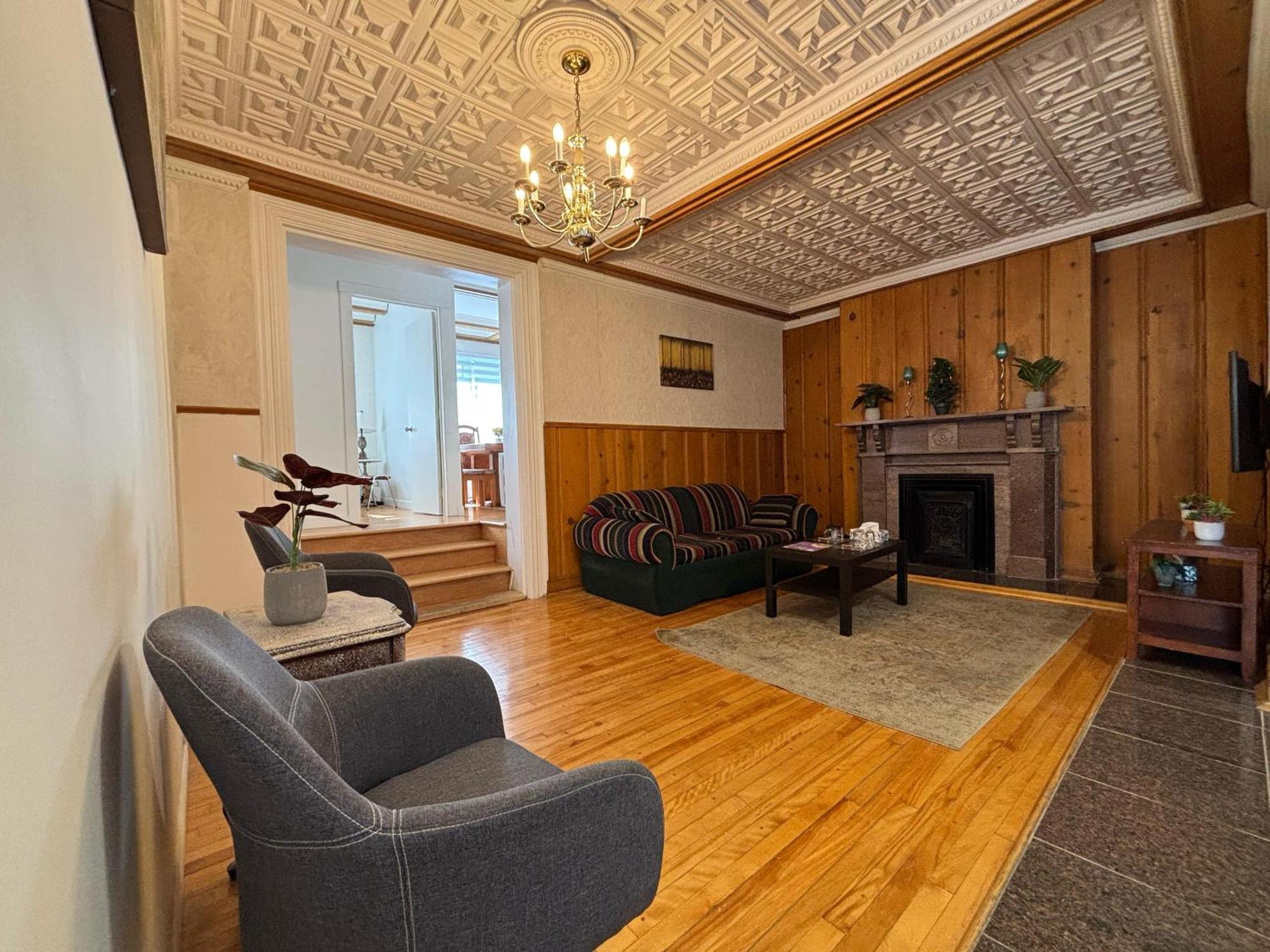 Sunlit Haven - Free Parking Apartment