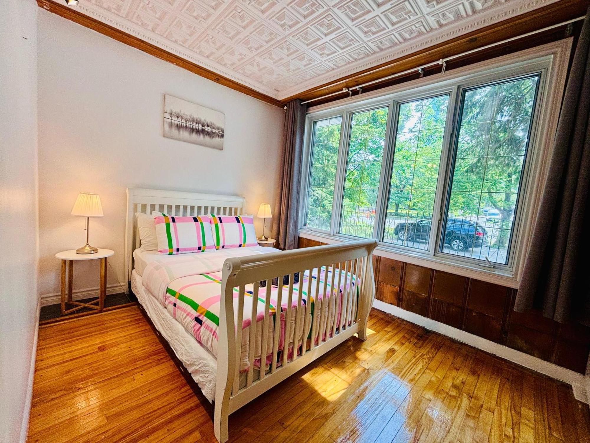 Apartment Sunlit Haven - Free Parking *
