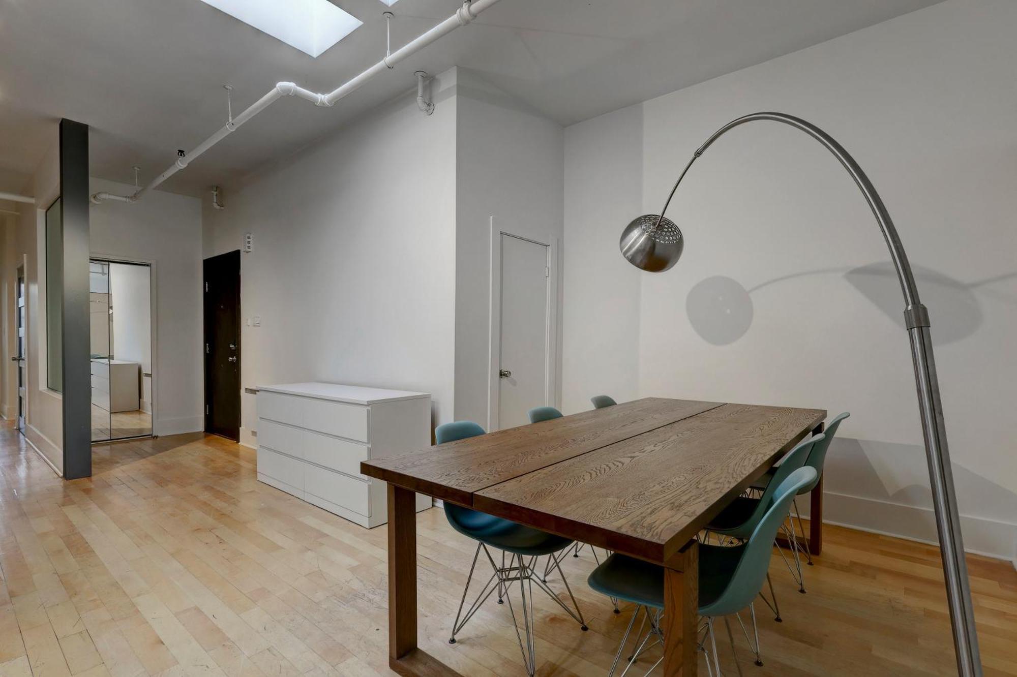 Spacious 4br1b Chic Retreat In The Plateau Zv7 * Montreal