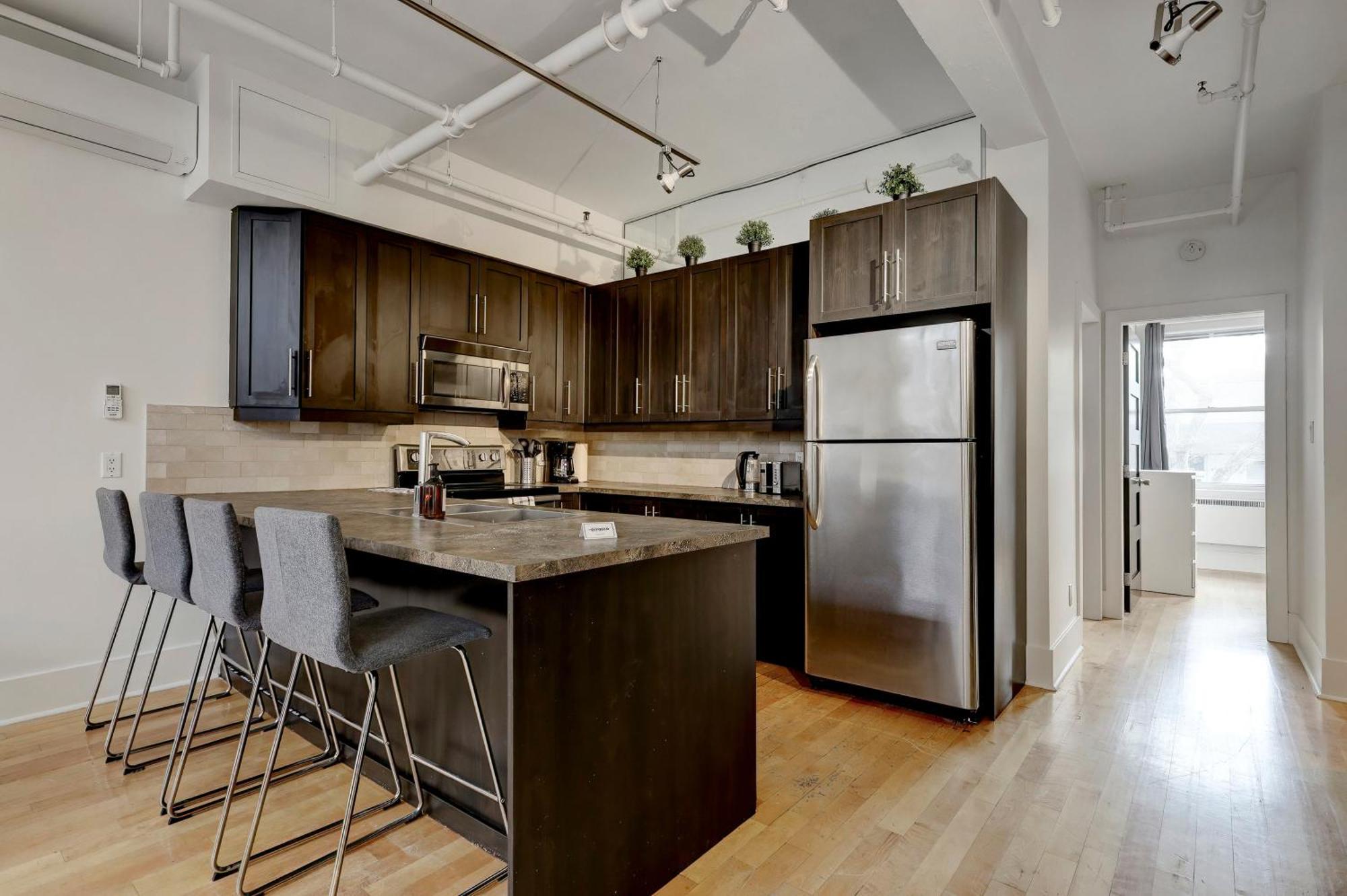 Spacious 4br1b Chic Retreat In The Plateau Zv7 * Montreal