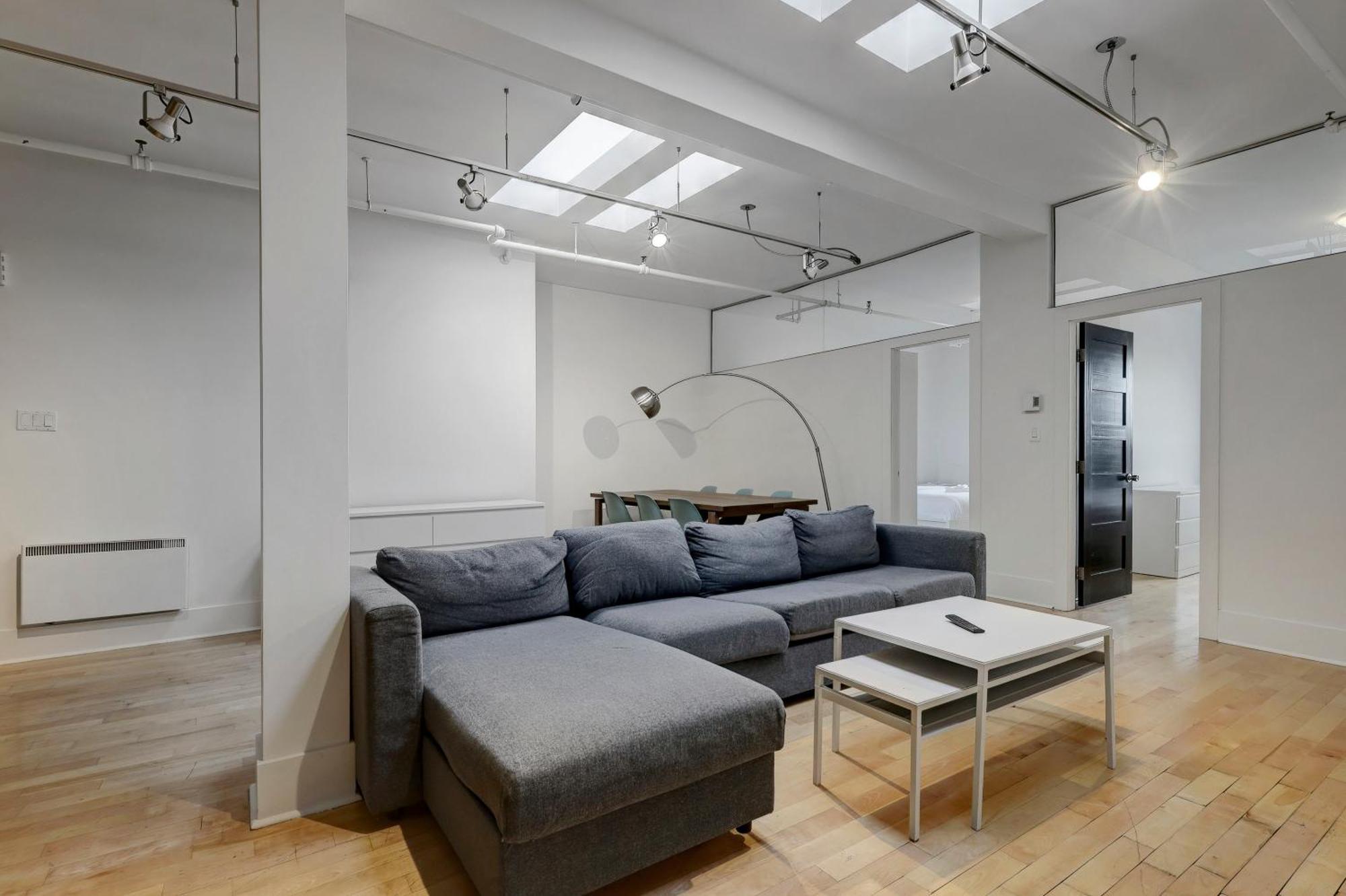 Spacious 4br1b Chic Retreat In The Plateau Zv7 * Montreal