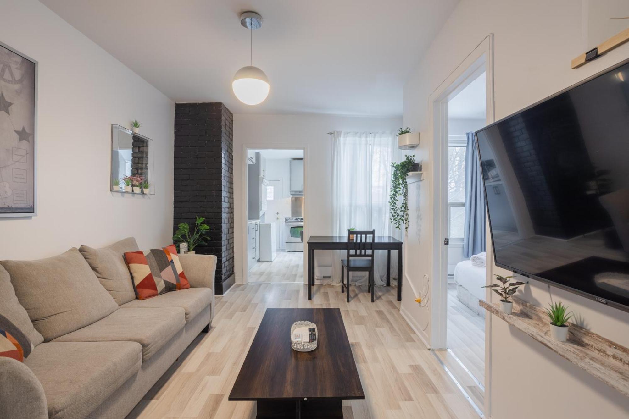 Excellent 4 Bedroom In Griffintown Downtown Mtl Zd3 Montreal
