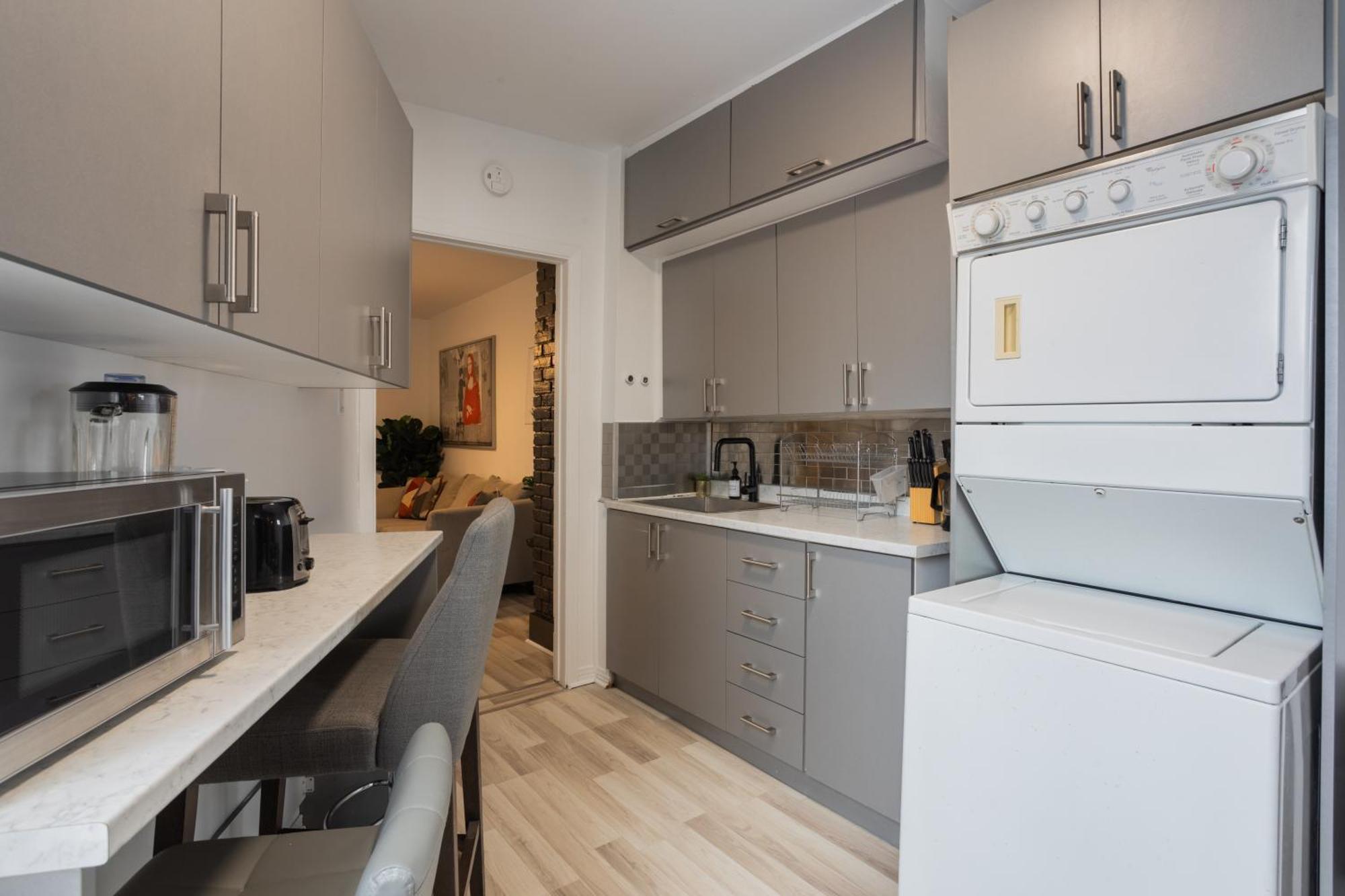 Apartment Excellent 4 Bedroom In Griffintown Downtown Mtl Zd3