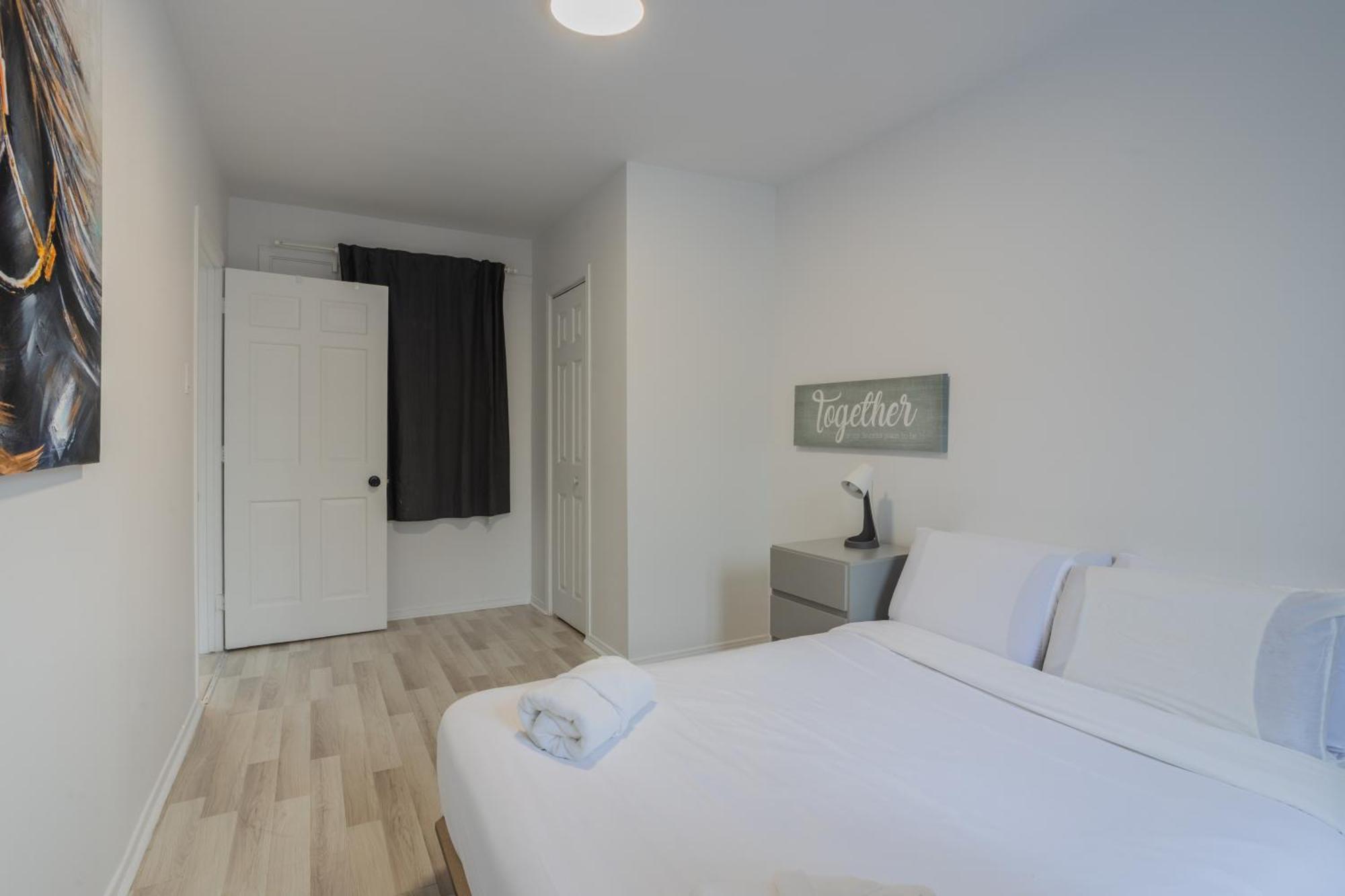 Excellent 4 Bedroom In Griffintown Downtown Mtl Zd3 *