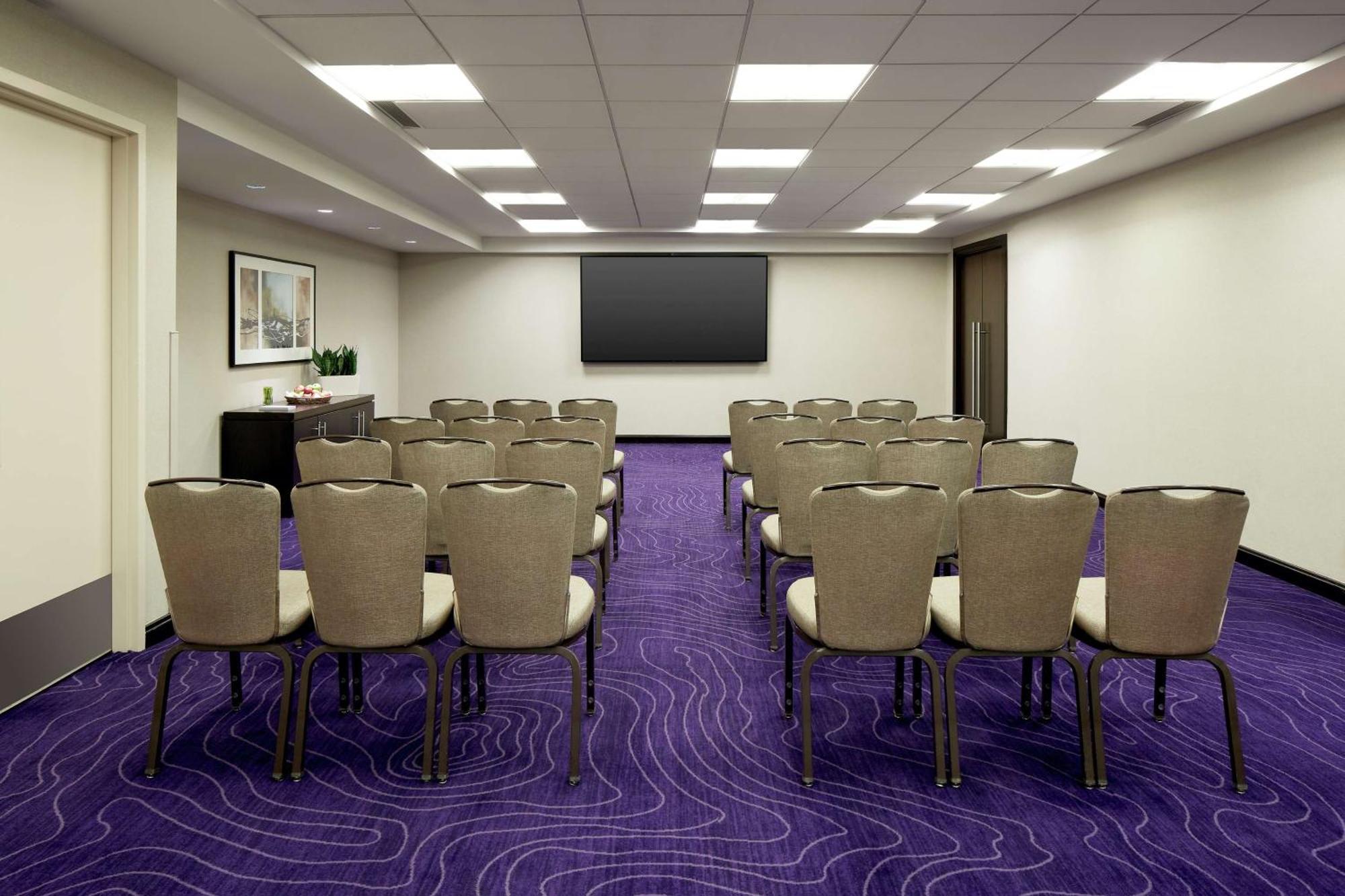 Doubletree By Hilton Montreal