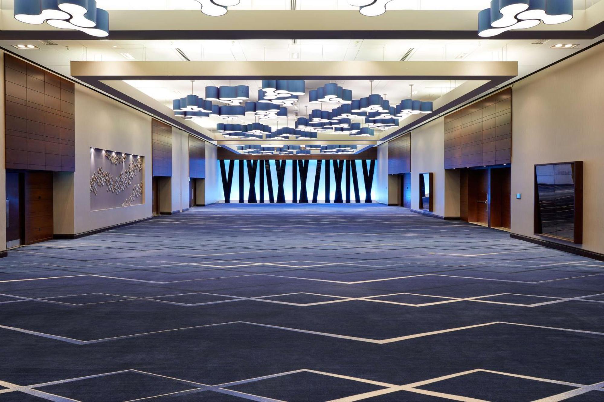 Doubletree By Hilton Montreal