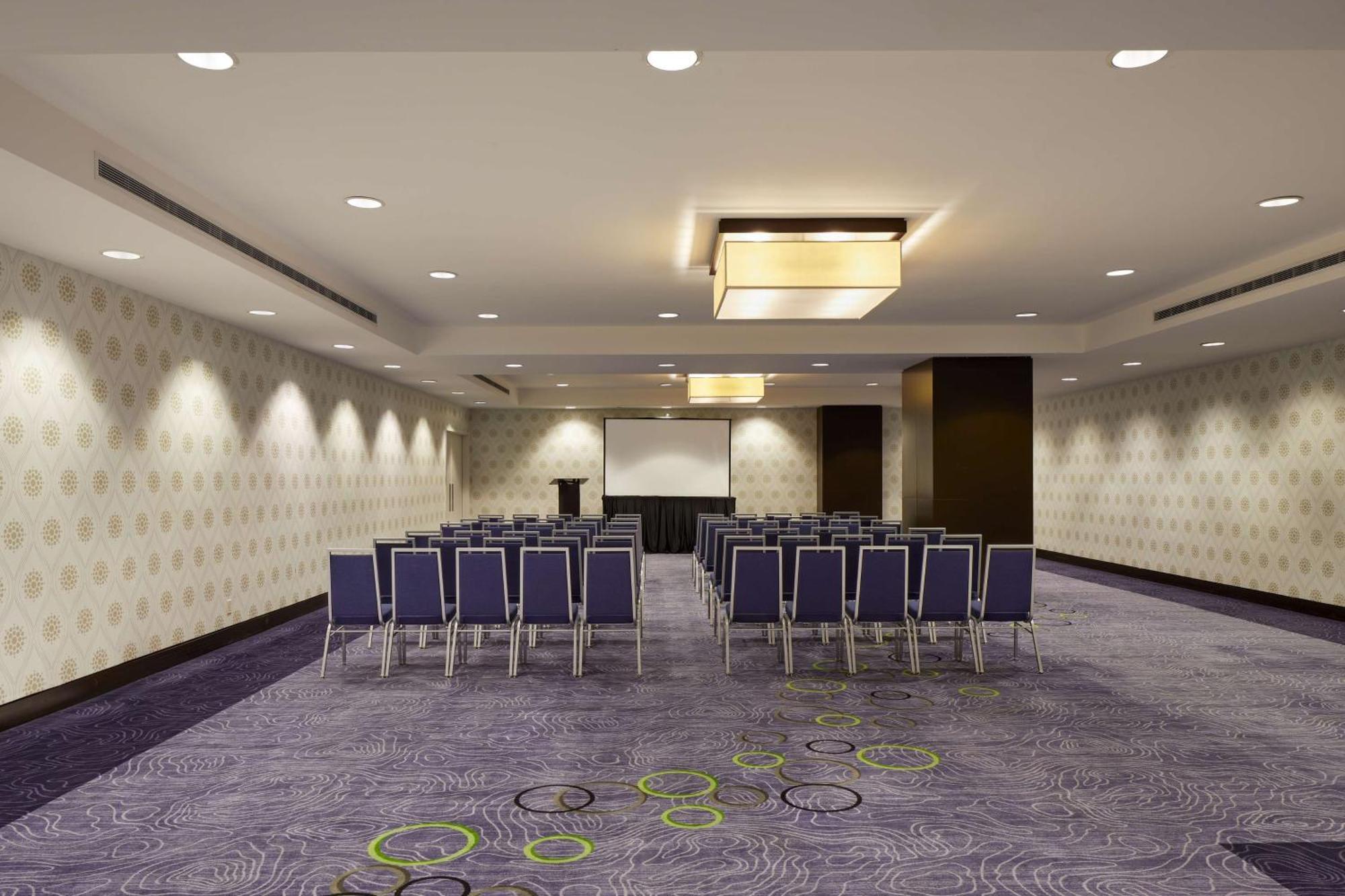 Doubletree By Hilton Hotel Montreal