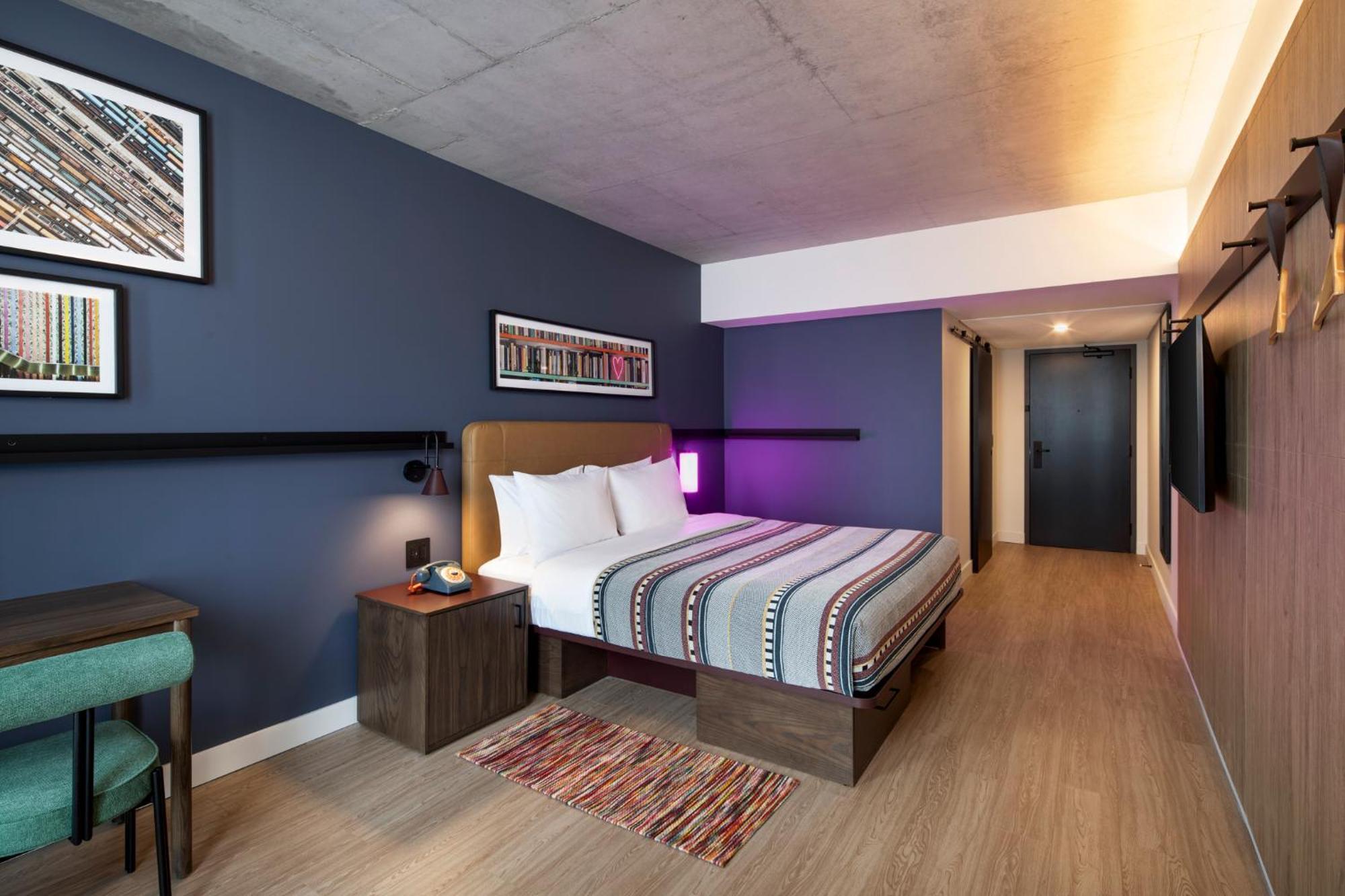 Moxy Downtown