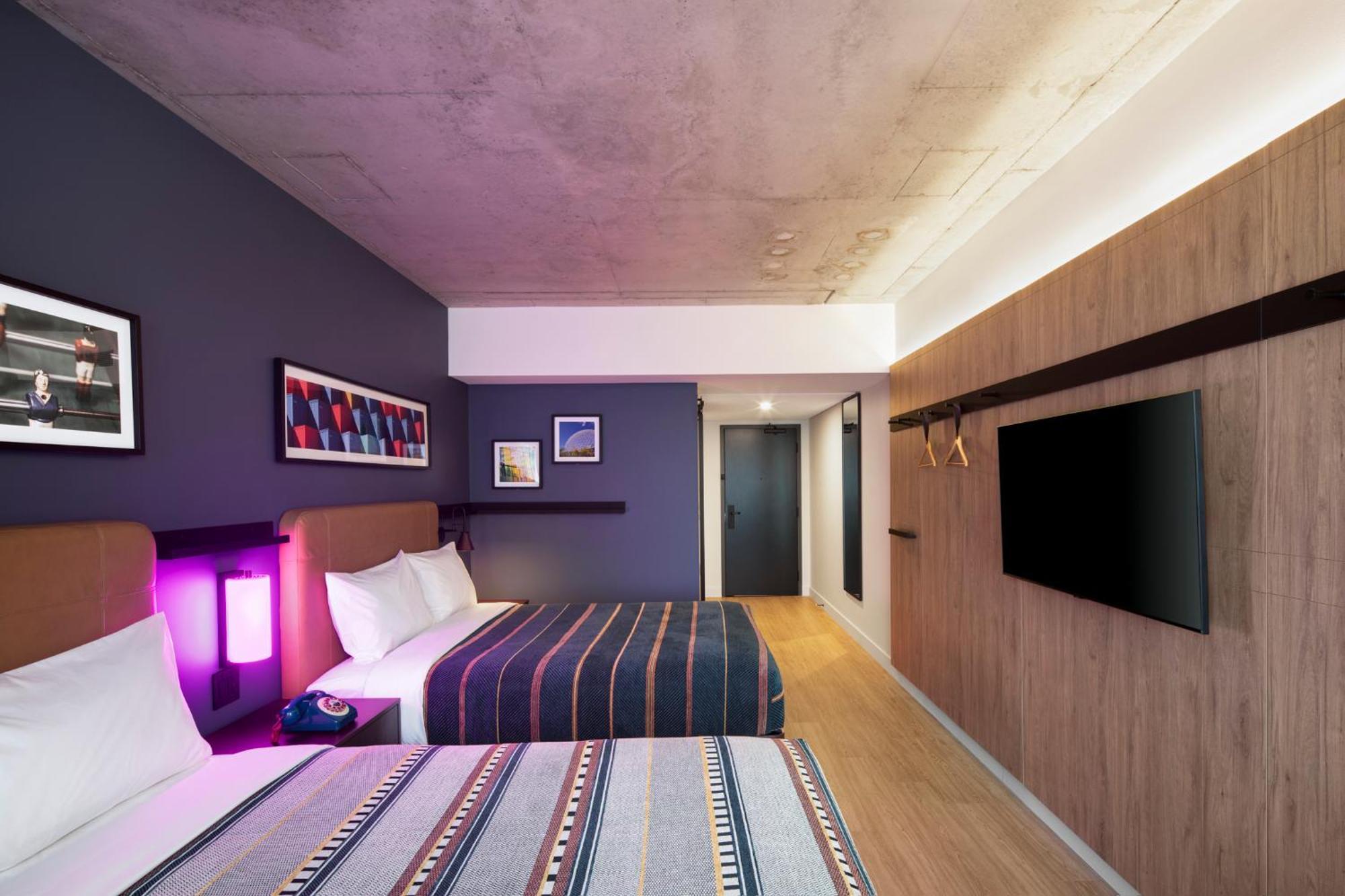 Moxy Downtown Hotel Montreal
