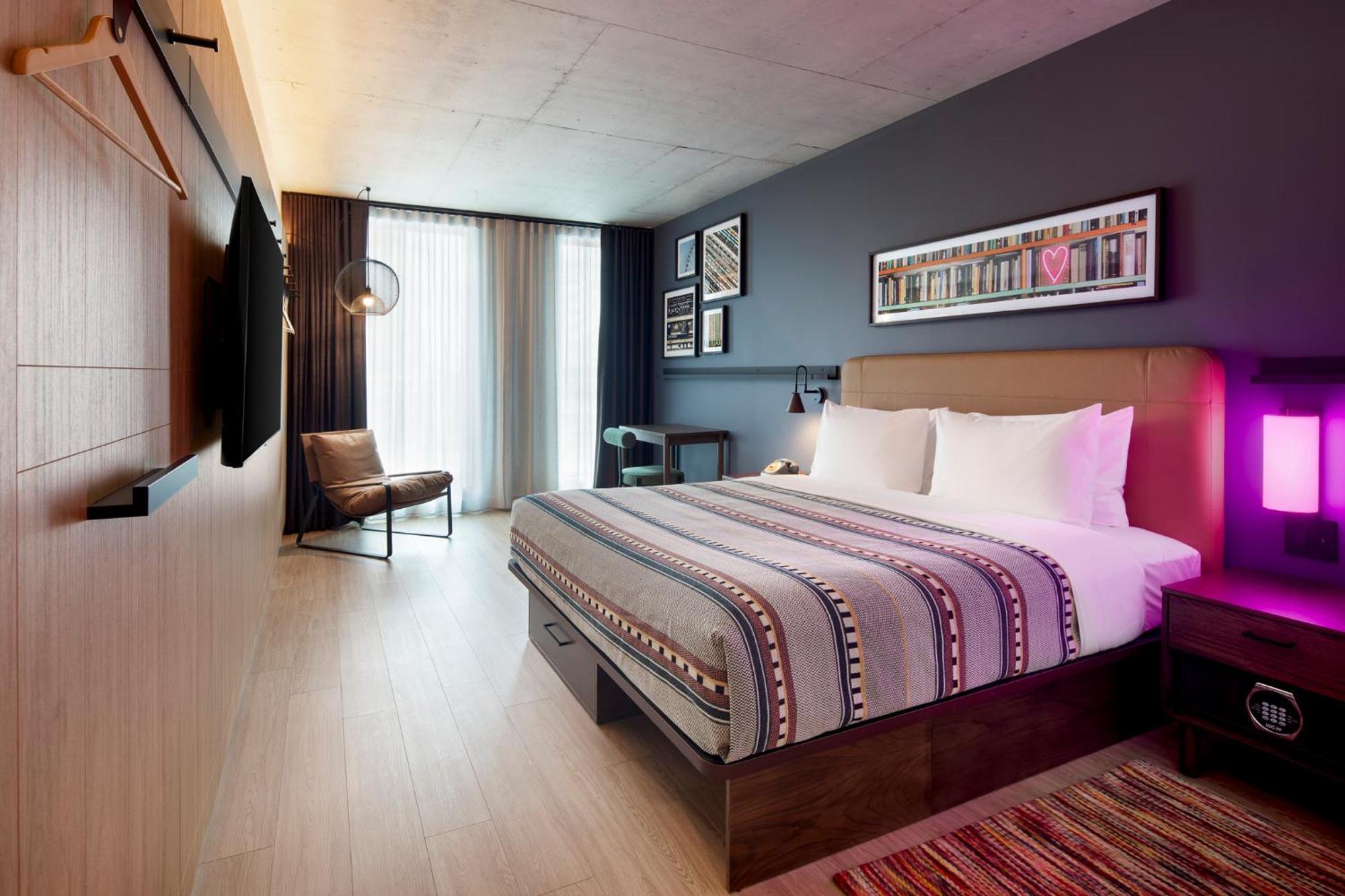 Moxy Downtown * Montreal