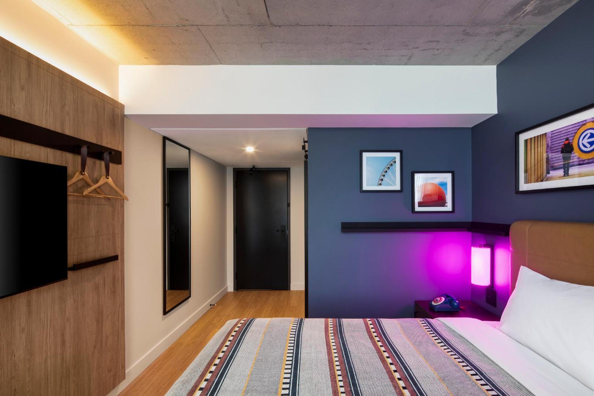 Moxy Downtown * Montreal
