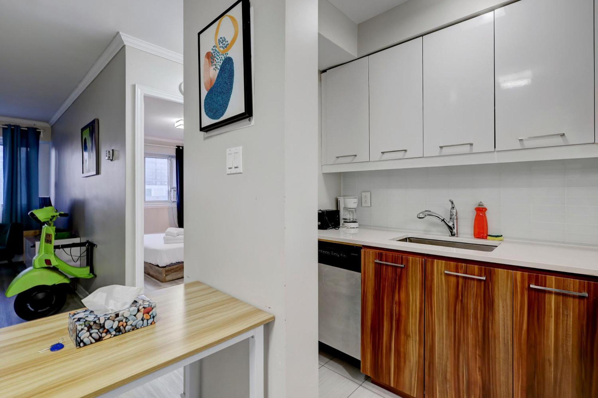 Great Unit In Downtown With Balcony And View Zm6 Montreal