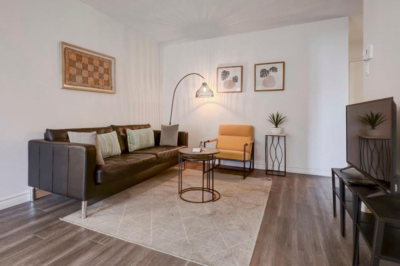 Cozy 1br On Rene-levesque Zn2 Montreal
