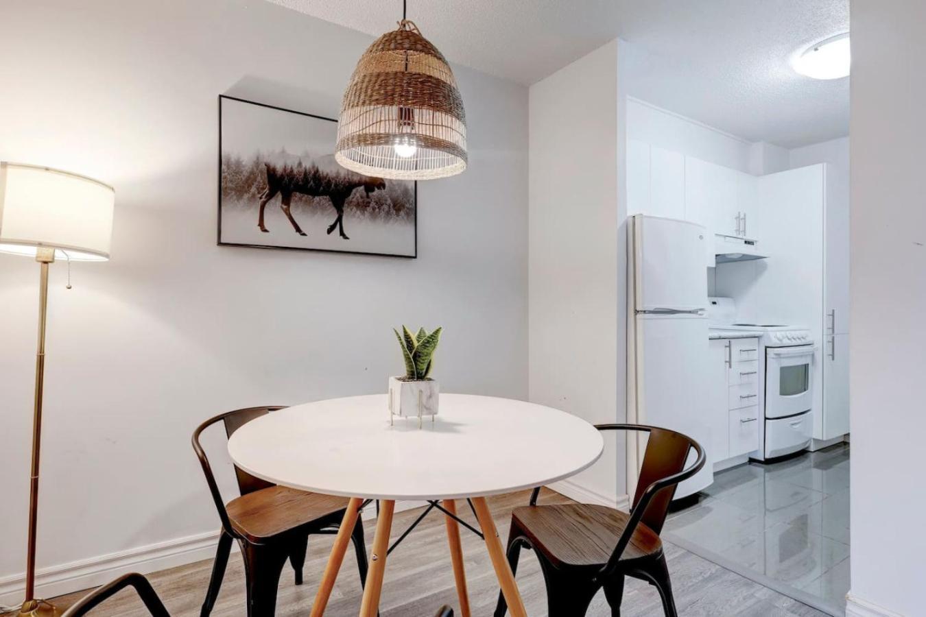 Cozy 1br On Rene-levesque Zn2 Montreal