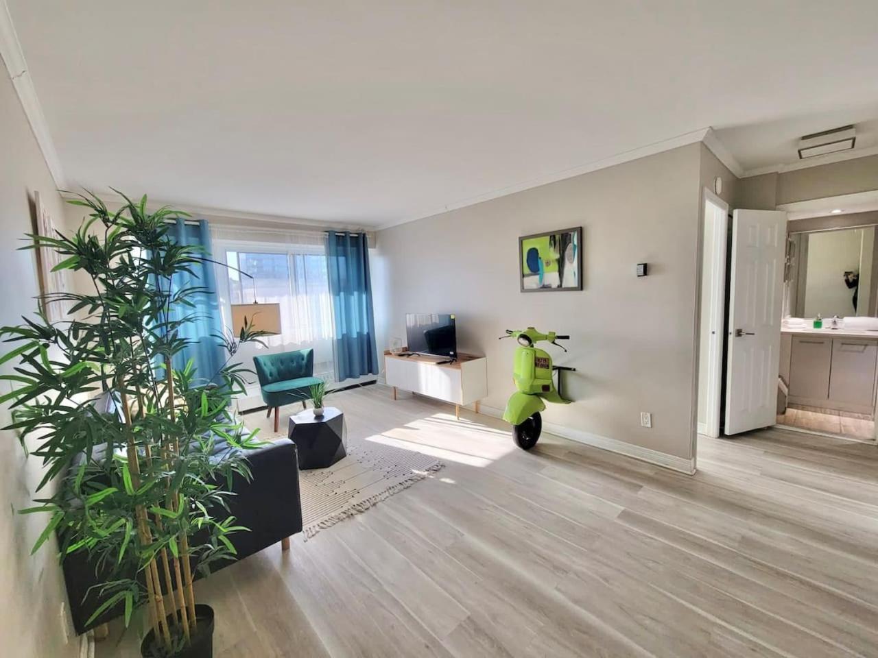 Great Unit In Downtown With Balcony And View Zm6 * Montreal