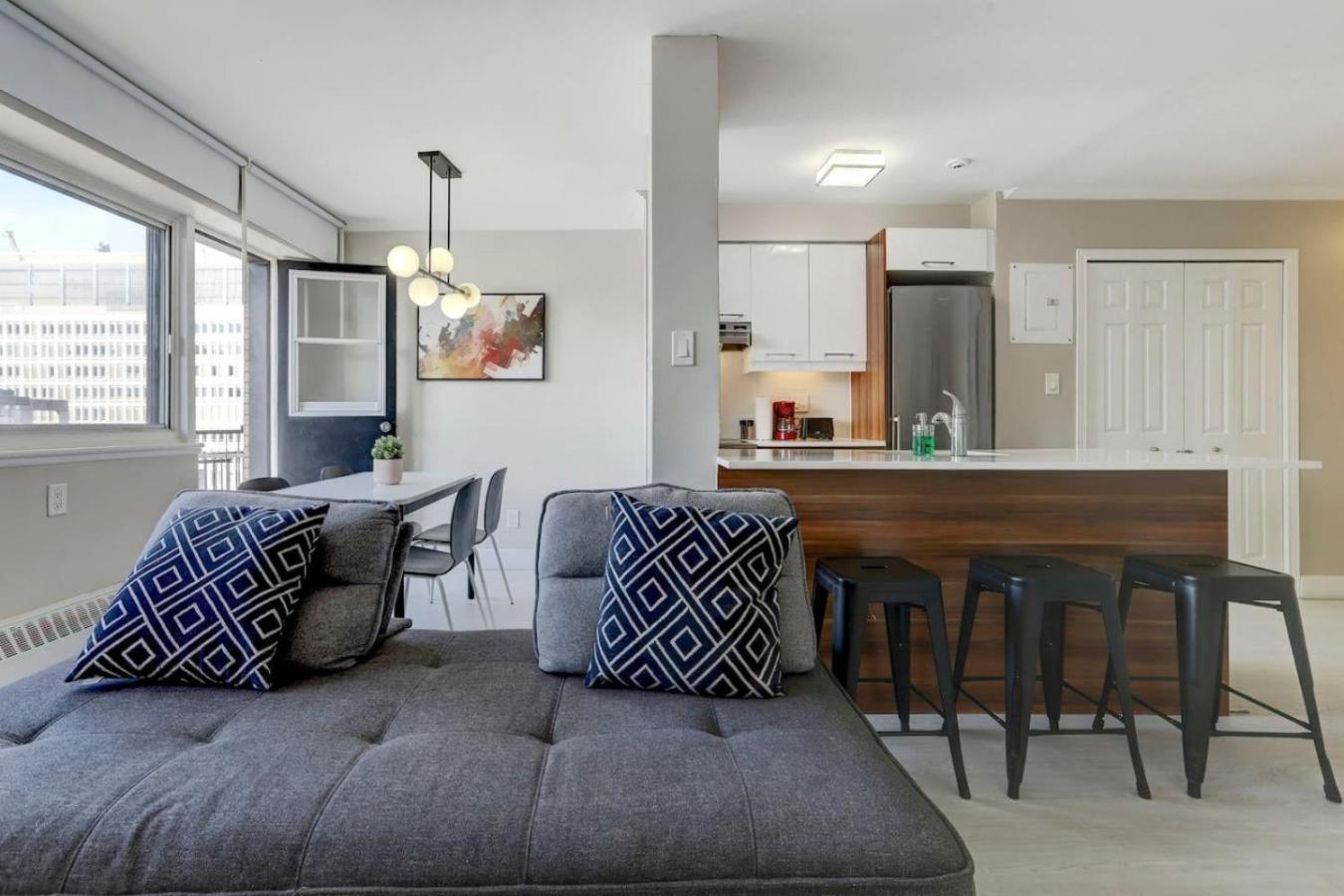 Cool 1-bedroom Zm2 Montreal