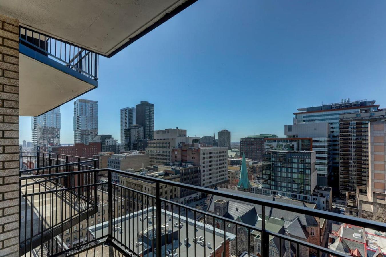 Apartment Unit In Heart Of Downtown Balcony View Zm5