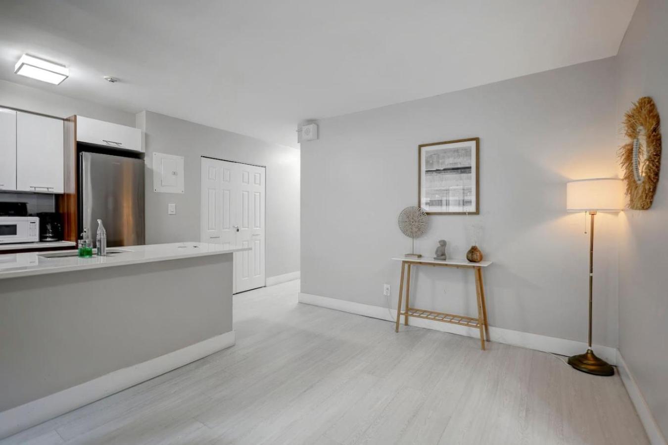 Urban Haven On Downtown Zl7 Apartment