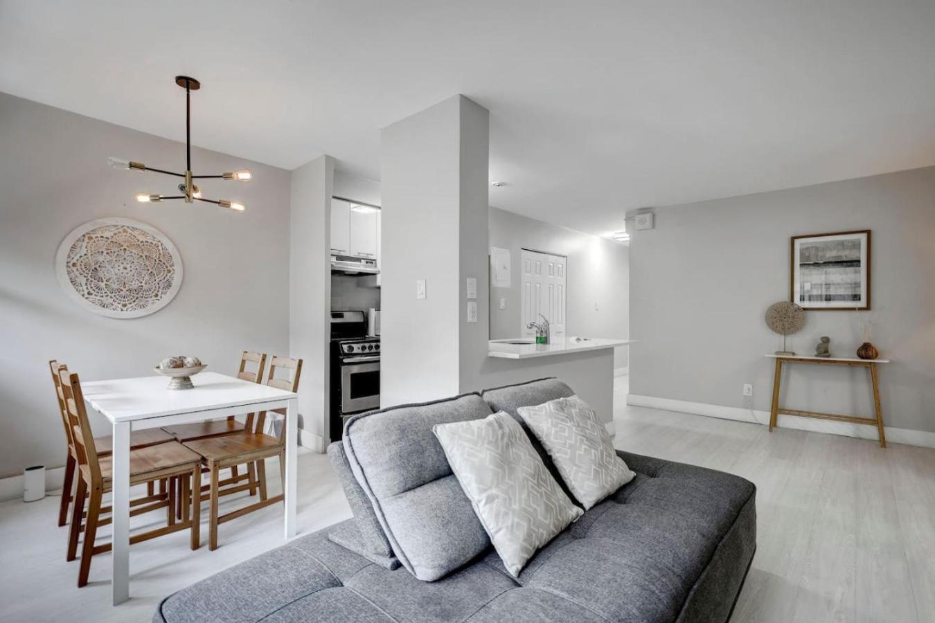Urban Haven On Downtown Zl7 * Montreal