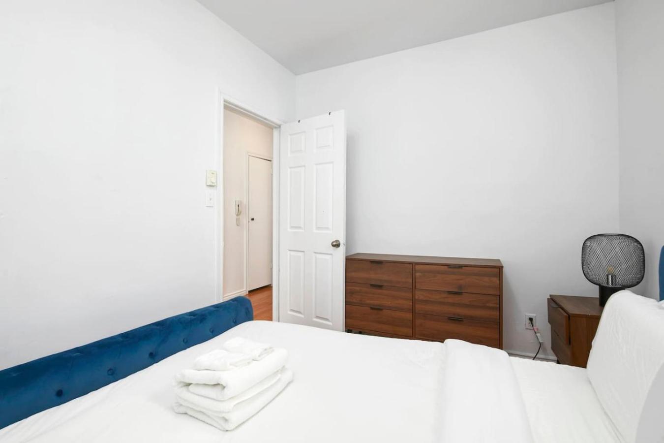 Apartment Prime Location Gorgeous 4br Downtown Mtl Zj2 *