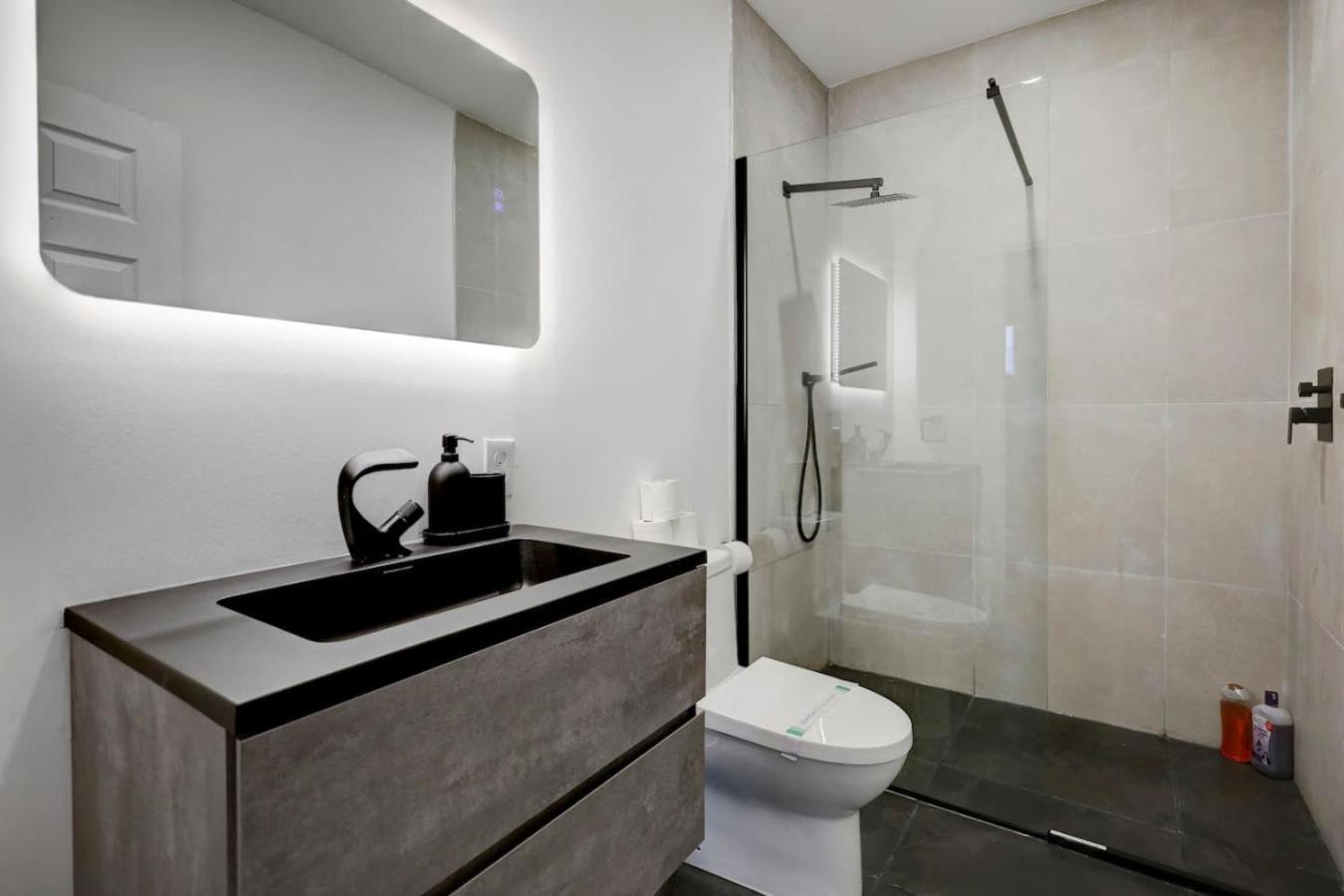 Prime Location Gorgeous 4br Downtown Mtl Zj2 Apartment Montreal