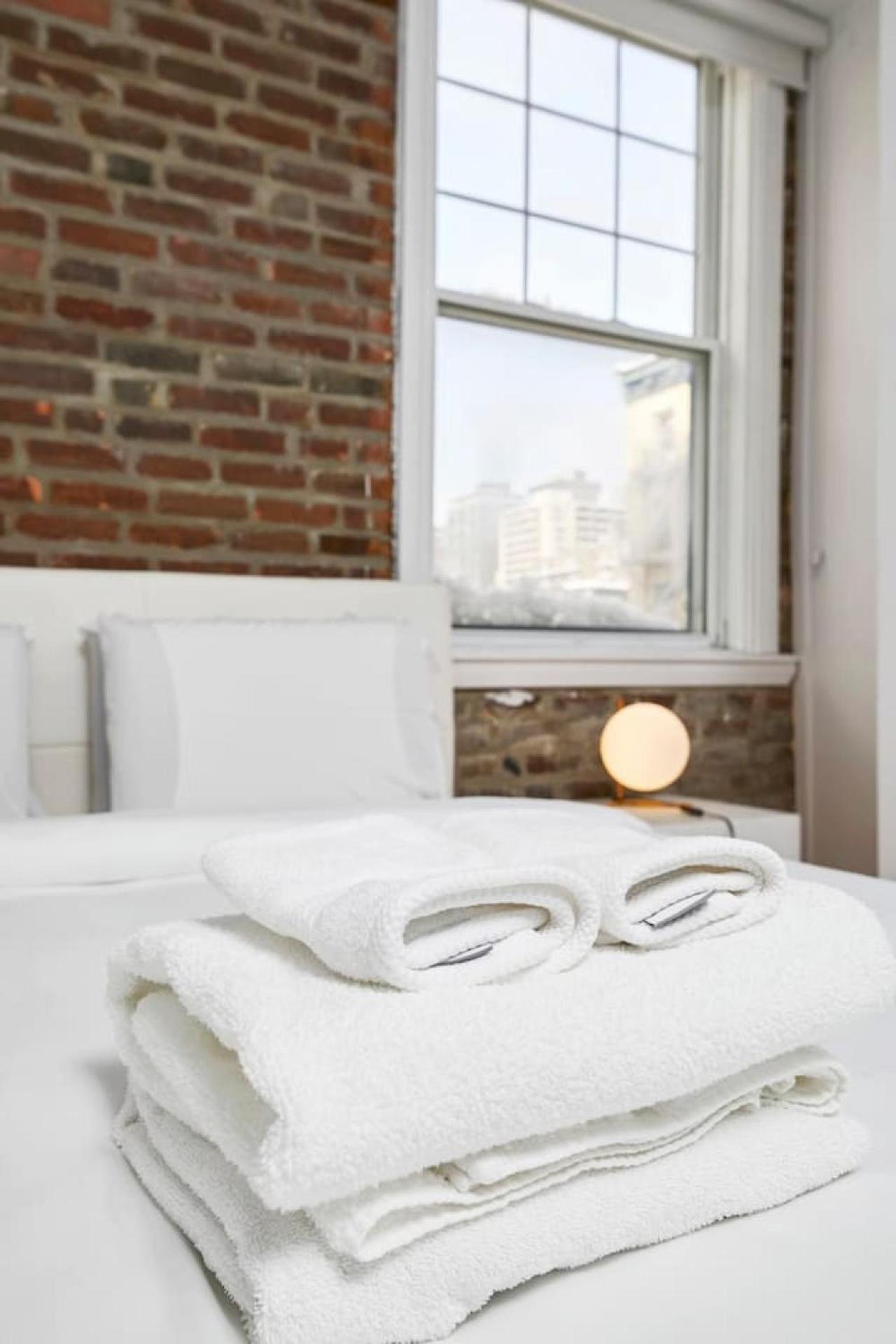 Prime Location Gorgeous 4br Downtown Mtl Zj2 Apartment *