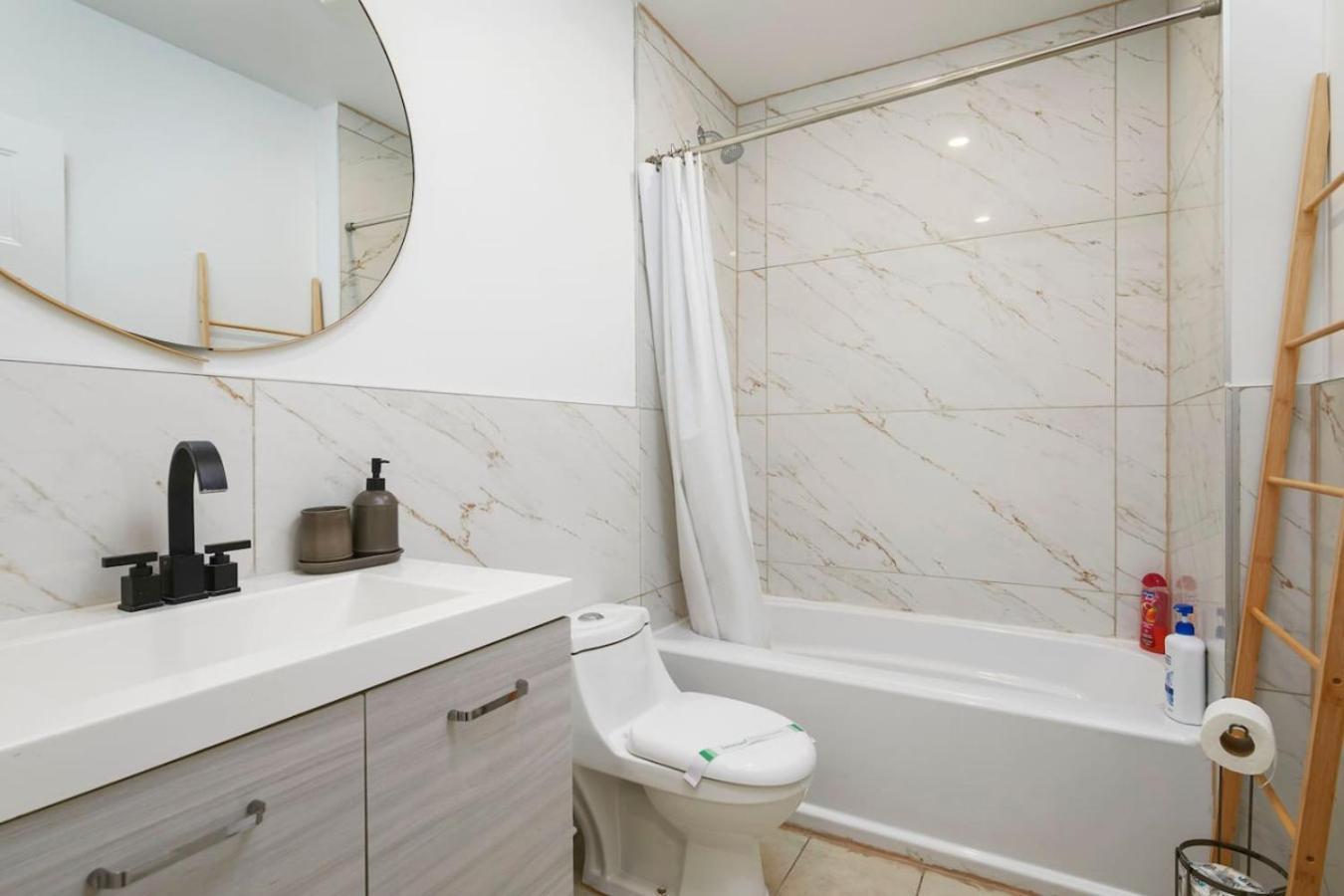 Delightful 2br In Village Downtown Zh1