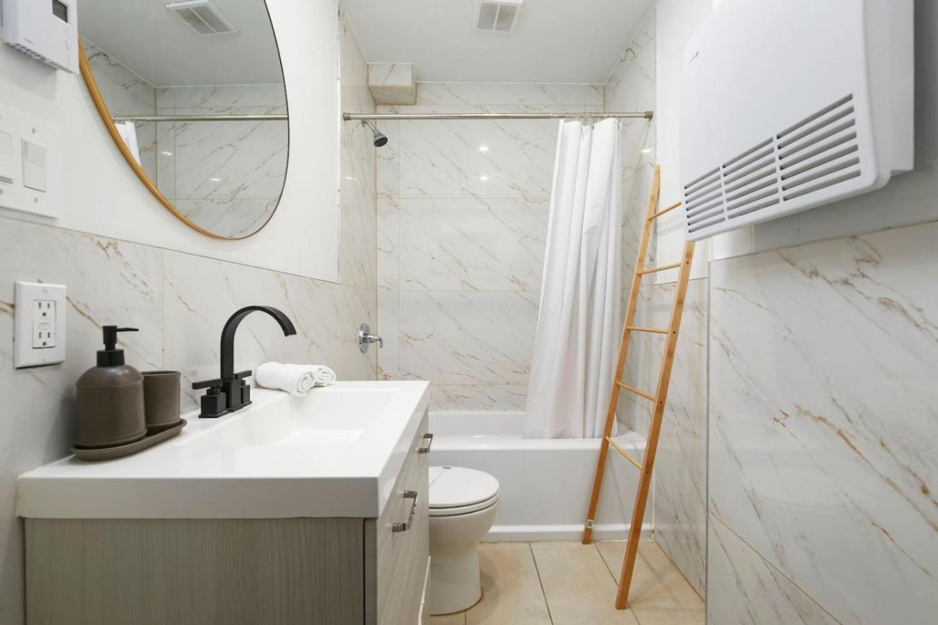 Delightful 2br In Village Downtown Zh1 *