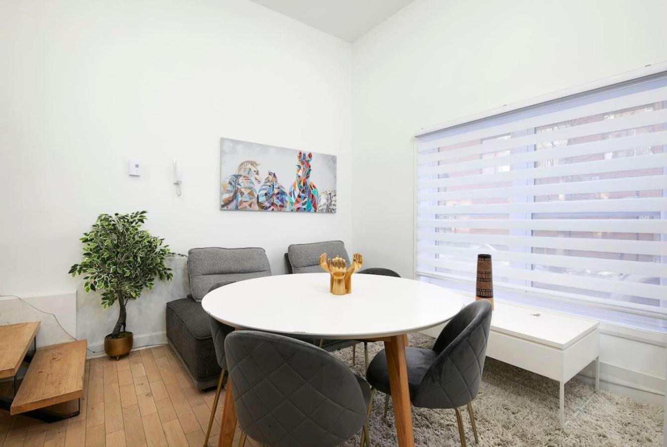 Delightful 2br In Village Downtown Zh1 Montreal