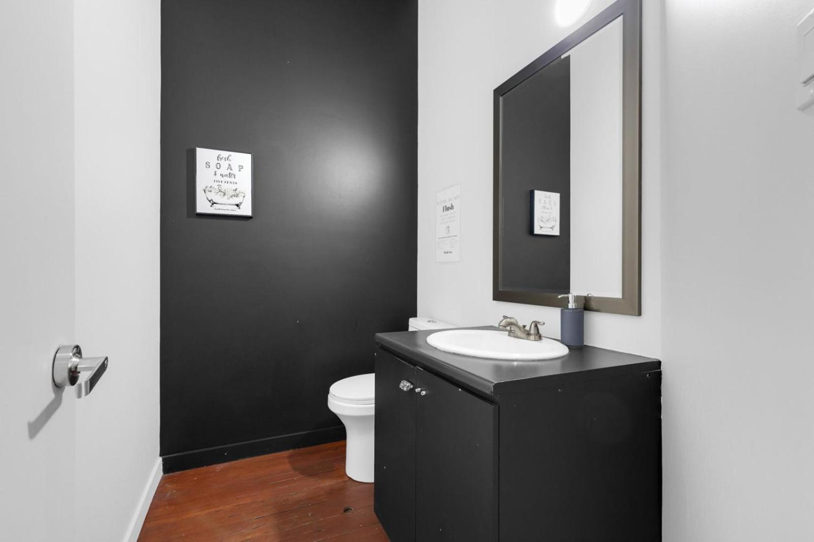 The Little Rooms-old Hostel Montreal