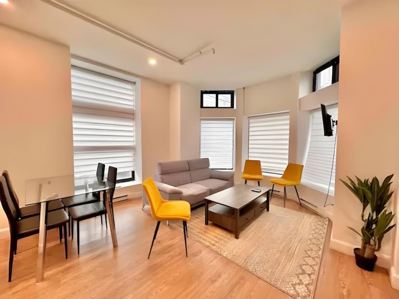 Apartment Inner-city On Bishop -heart Of Mtl Zx0 Montreal