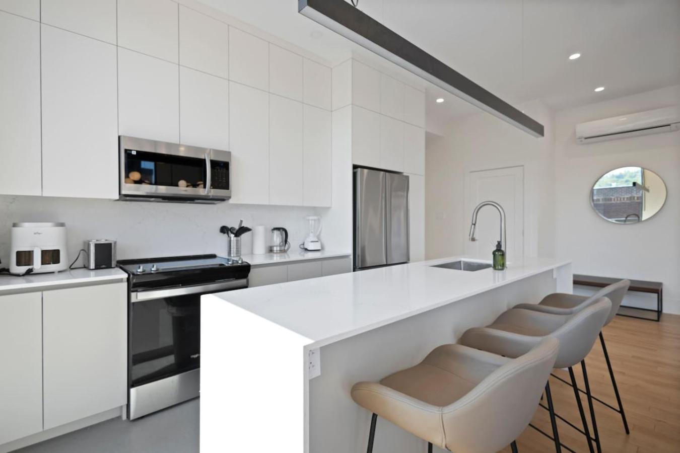 Amazing And Spacious 5br2b In Heart Of Plateau Apartment Montreal