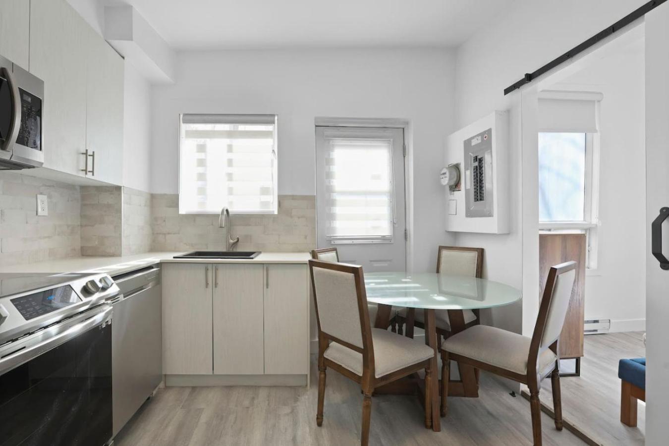 Spacious 3br In The Heart Of Village Zp1 Apartment *