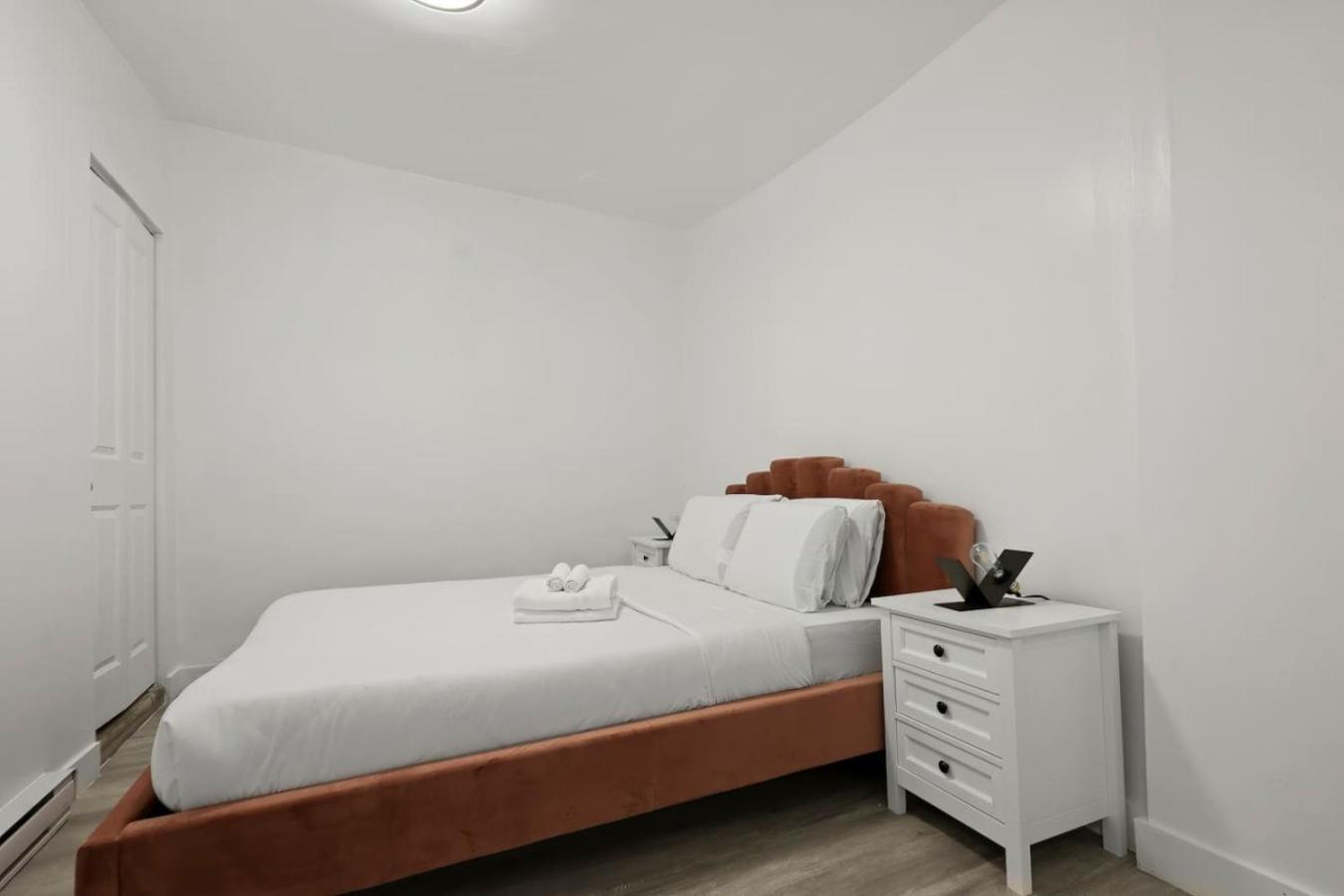 Spacious 3br In The Heart Of Village Zp1 Apartment Montreal